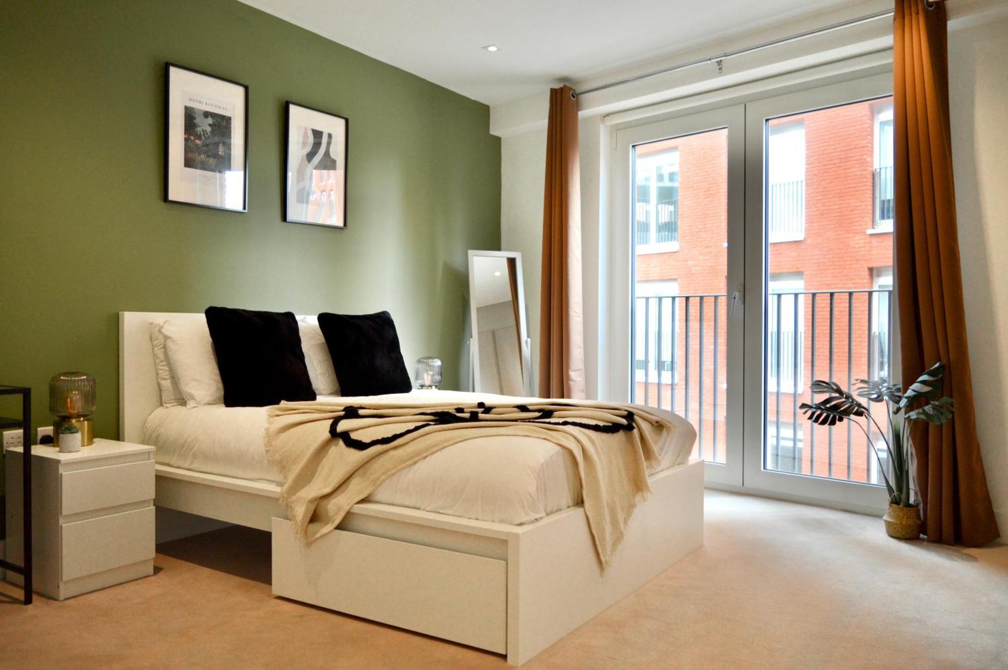 Apartment Luxury 2 Bedroom Near With Balcony - Open For Long And Families Relocatings