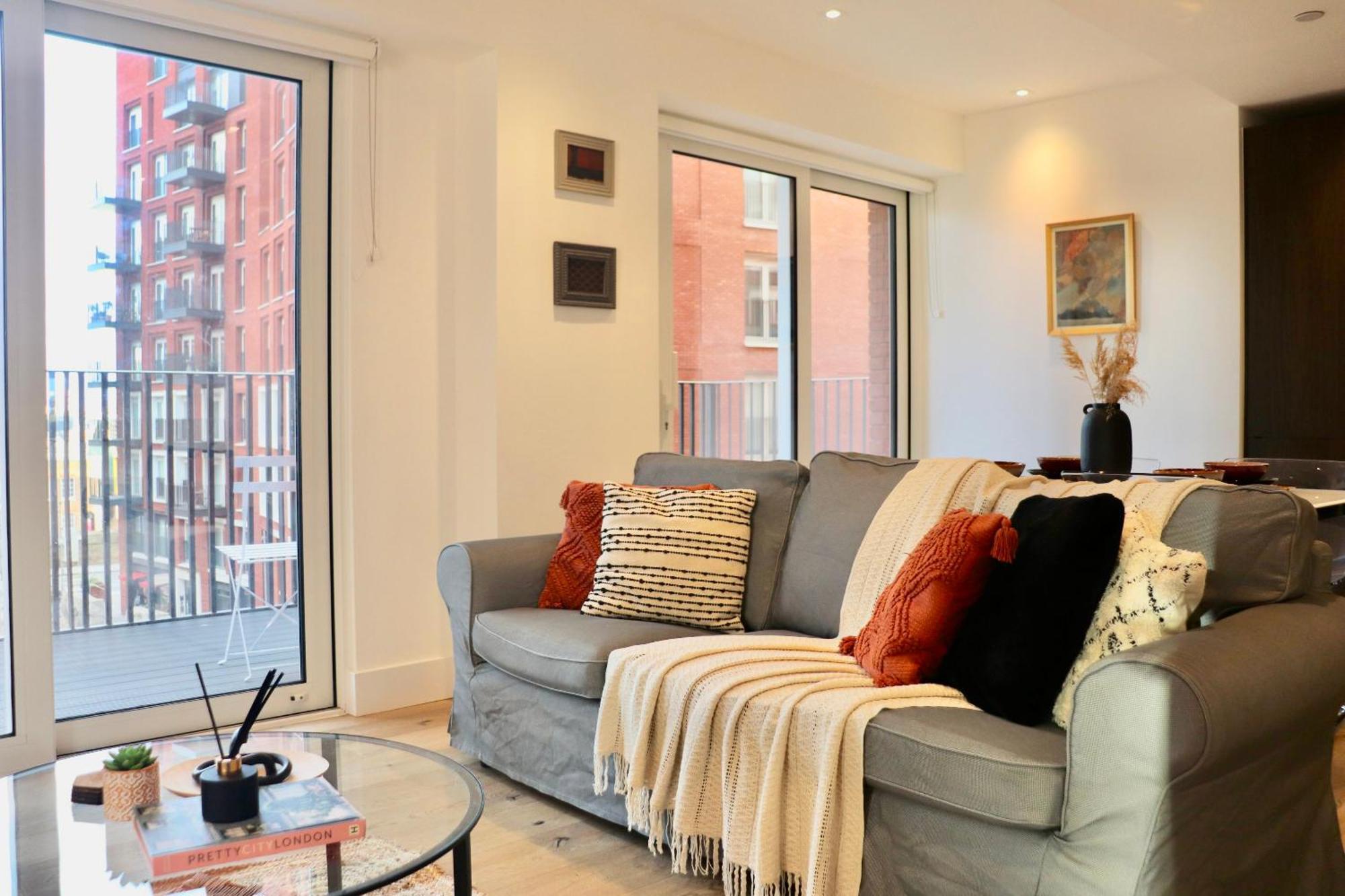 Apartment Luxury 2 Bedroom Near With Balcony - Open For Long And Families Relocatings