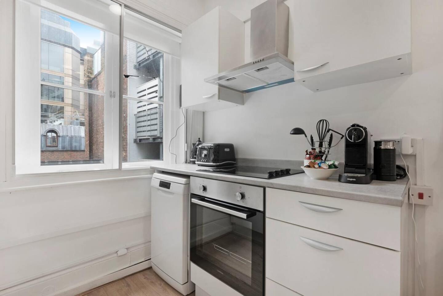 Apartment 2 Bed Piccadilly 3 London