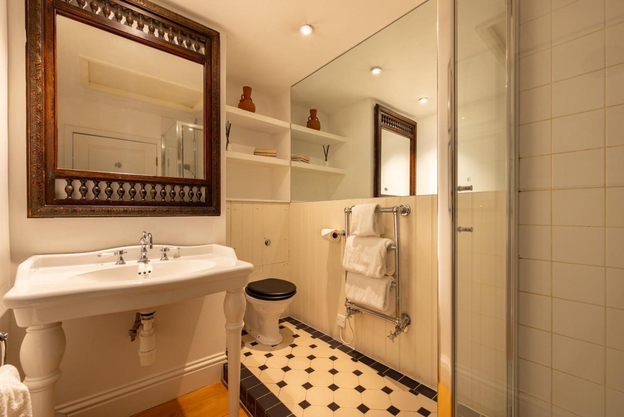 Apartment The Philbeach Gardens Place - Lovely 5bdr Flat With Terrace London