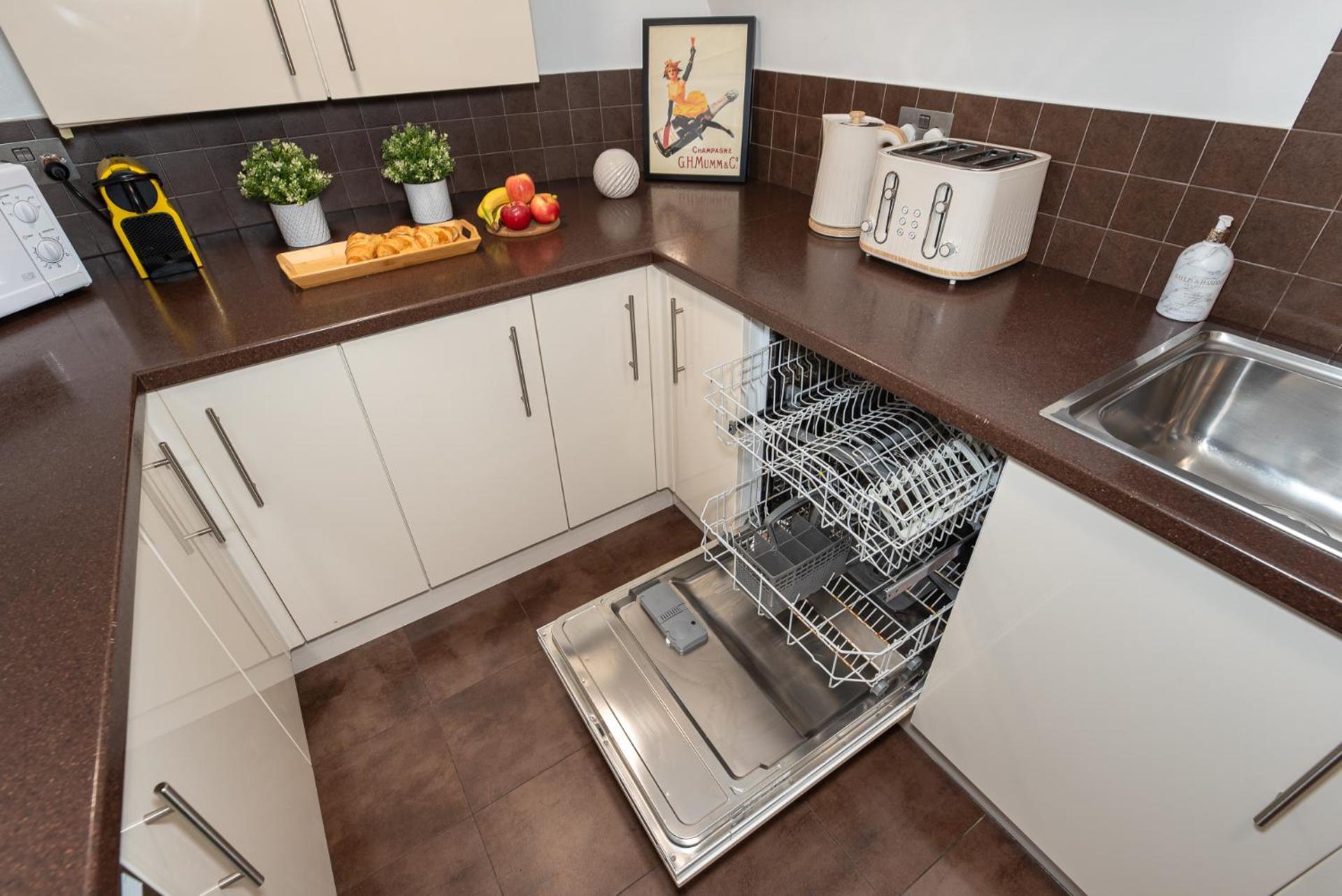 3 Bedroom With Private Terrace In Pimlico, Westminster, Victoria