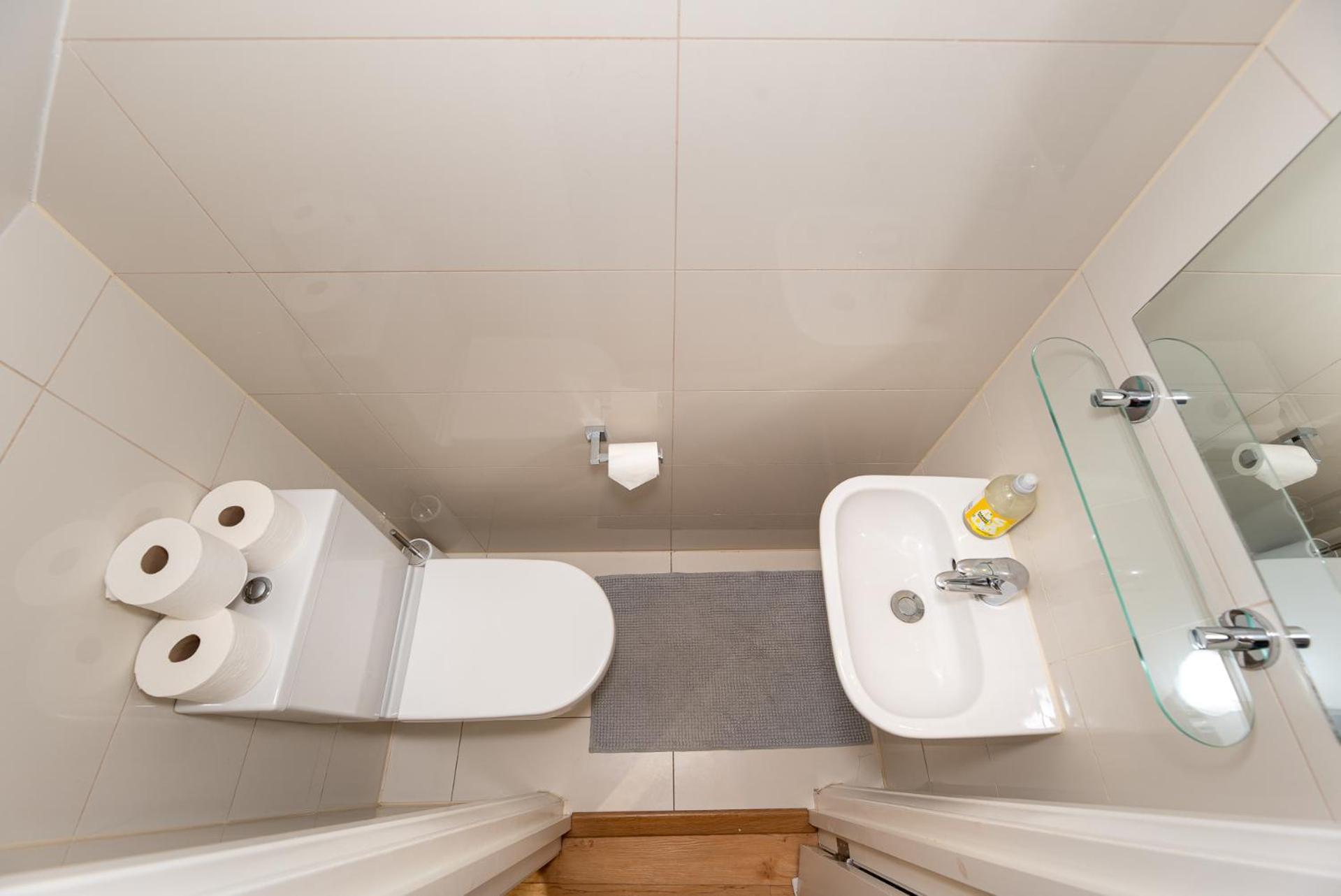 3 Bedroom With Private Terrace In Pimlico, Westminster, Victoria Apartment London