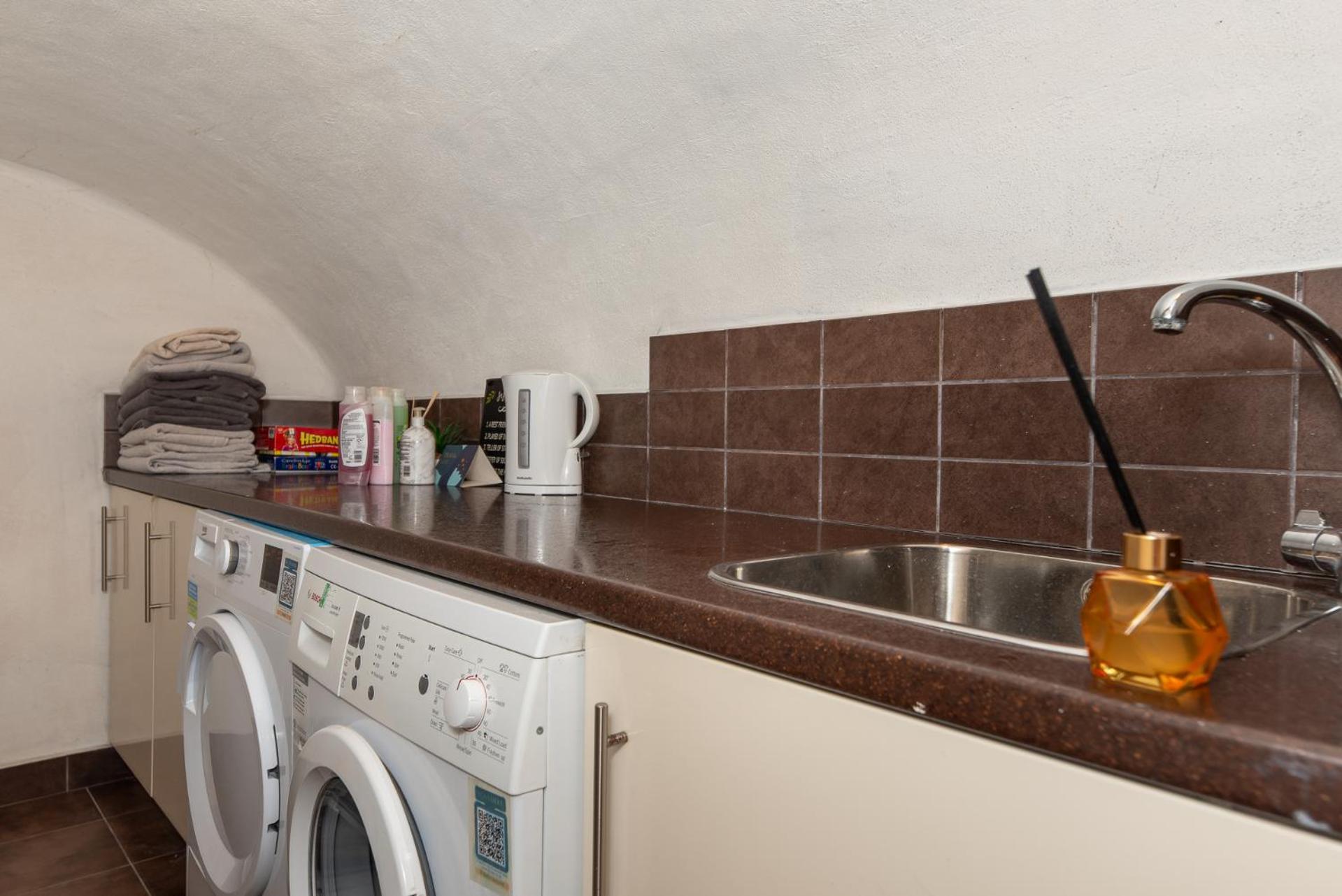 3 Bedroom With Private Terrace In Pimlico, Westminster, Victoria Apartment London