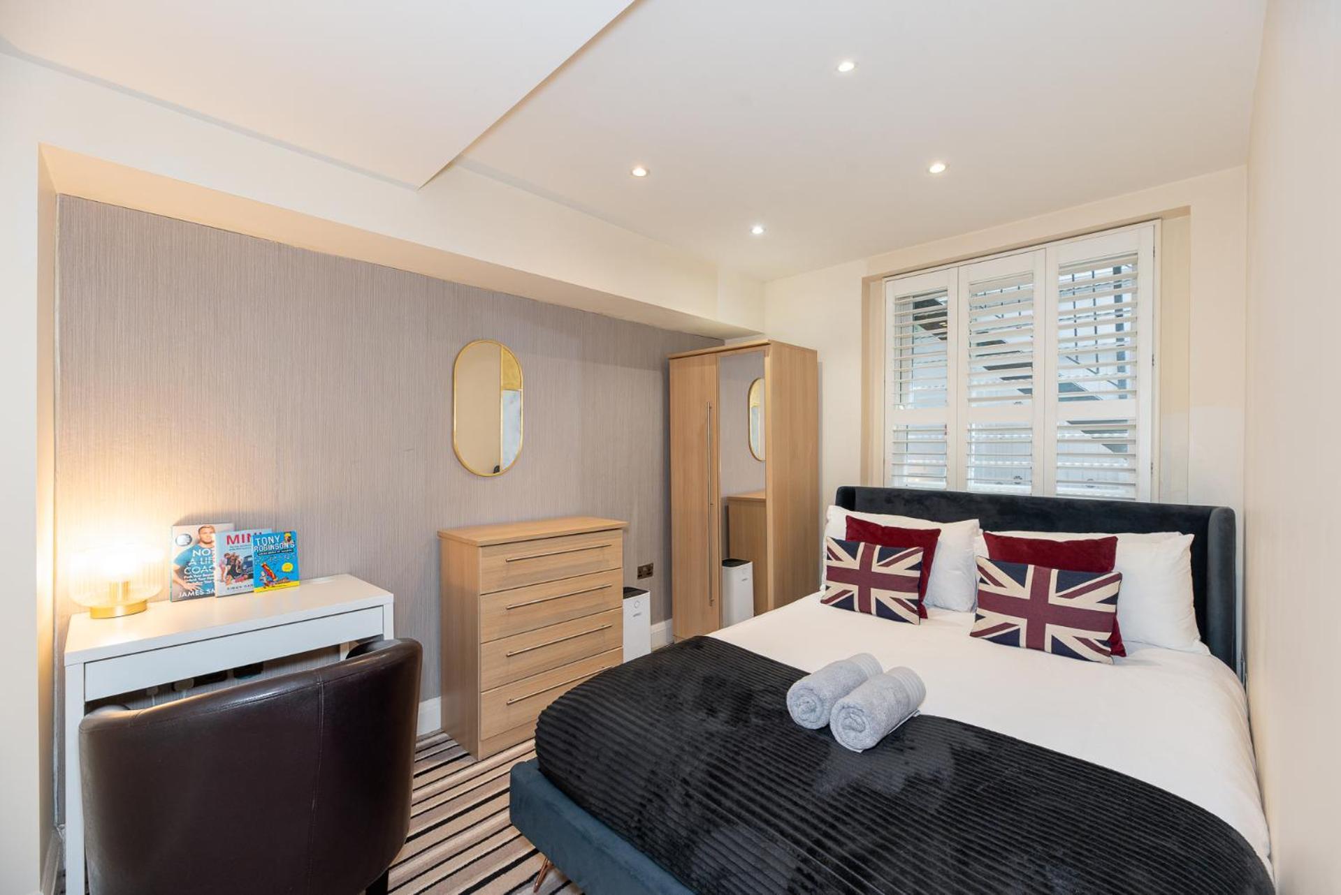 3 Bedroom With Private Terrace In Pimlico, Westminster, Victoria