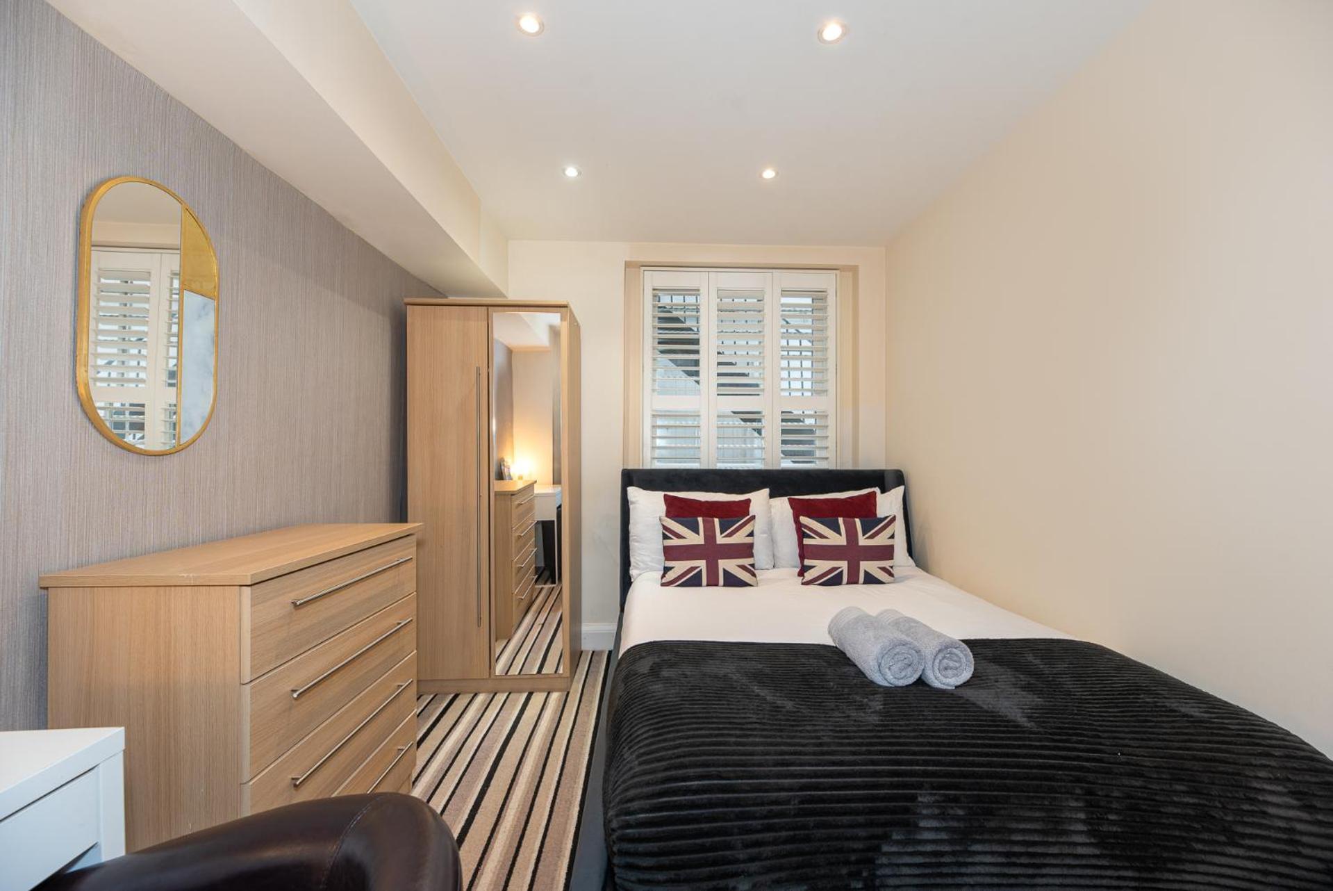 3 Bedroom With Private Terrace In Pimlico, Westminster, Victoria Apartment London