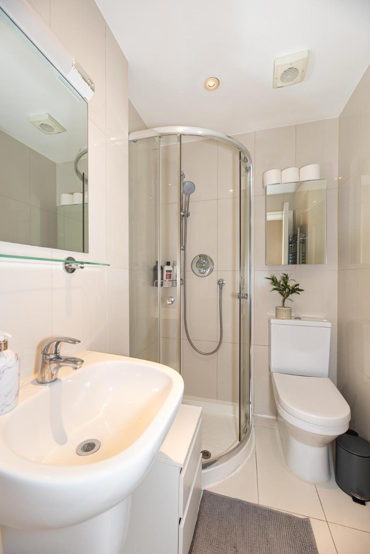 Apartment 3 Bedroom With Private Terrace In Pimlico, Westminster, Victoria *