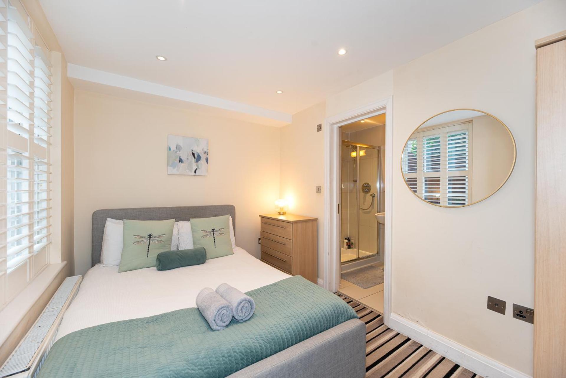 3 Bedroom With Private Terrace In Pimlico, Westminster, Victoria Apartment