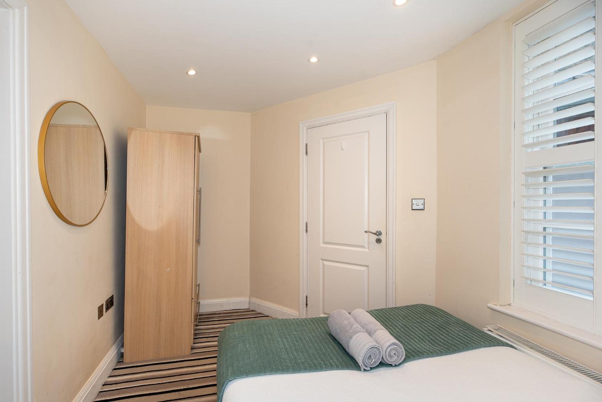 Apartment 3 Bedroom With Private Terrace In Pimlico, Westminster, Victoria