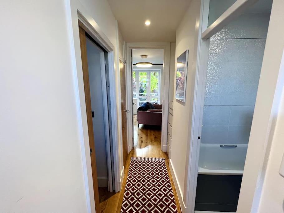 Lovely One Bedroom Flat In The Heart Of *