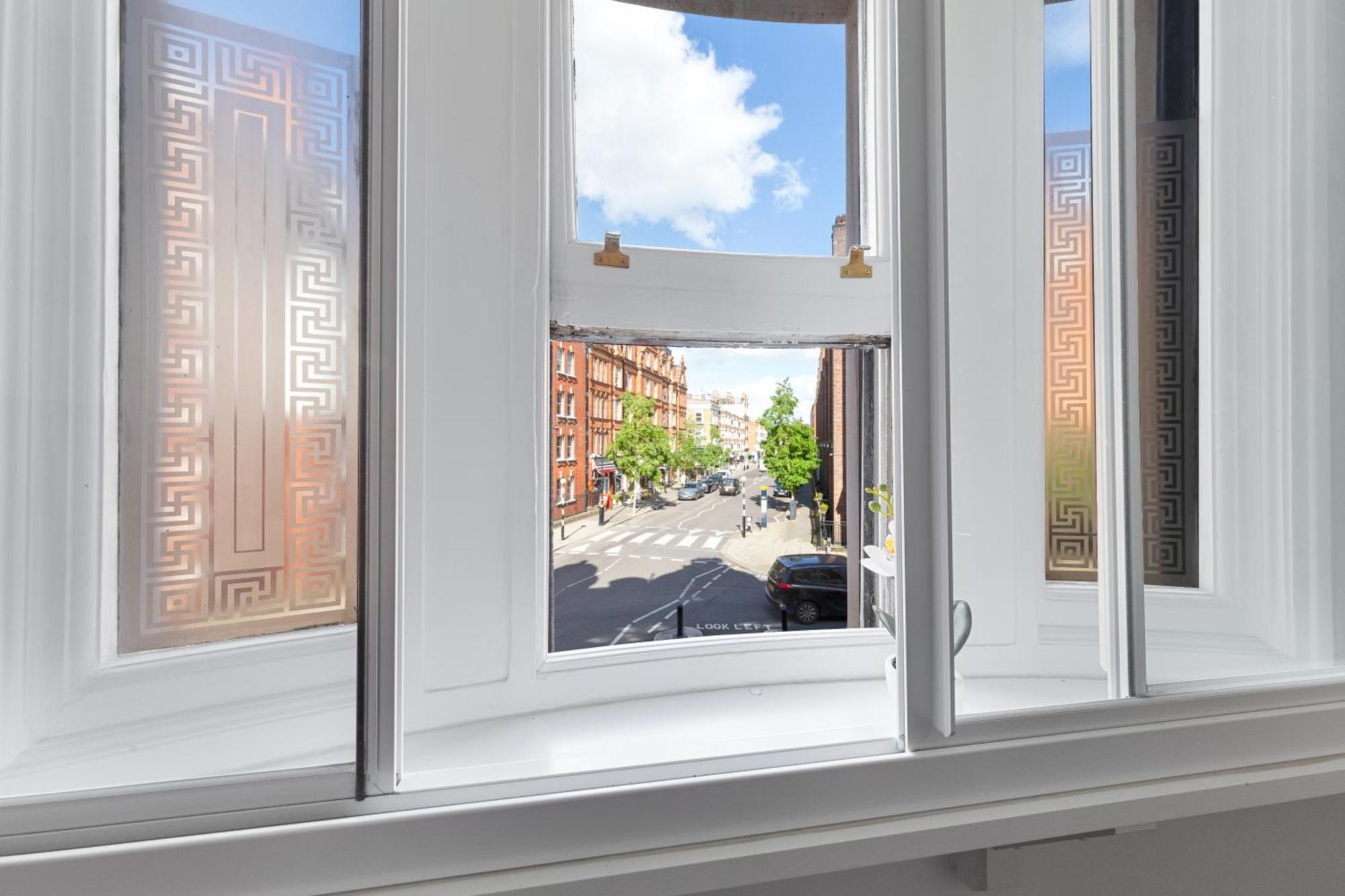 Designer Victorian Flat With Huge Terrace *