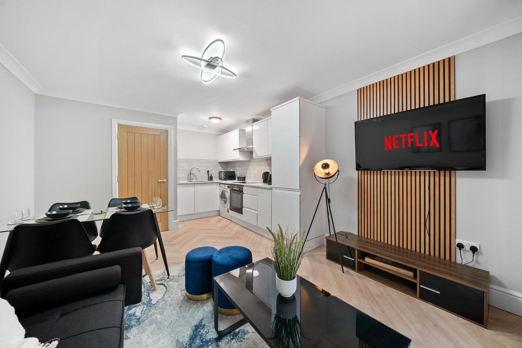 Apartment Zone 2 Stylish 3 Bedroom Long Special Prices Free Parking *