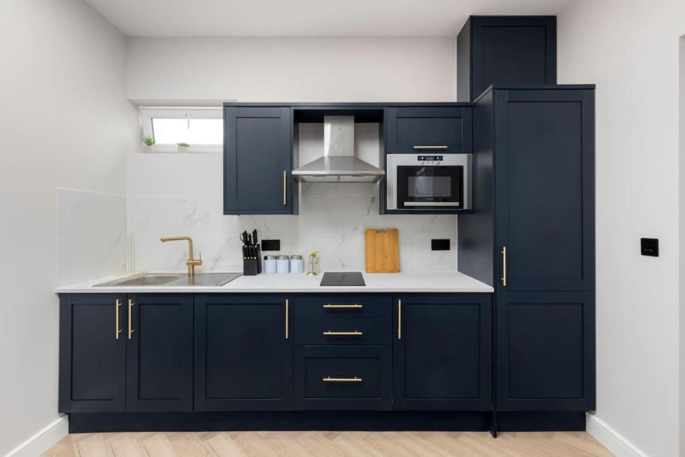 5 Star Accommodation, 2 Minutes To Brent Cross Station Apartment