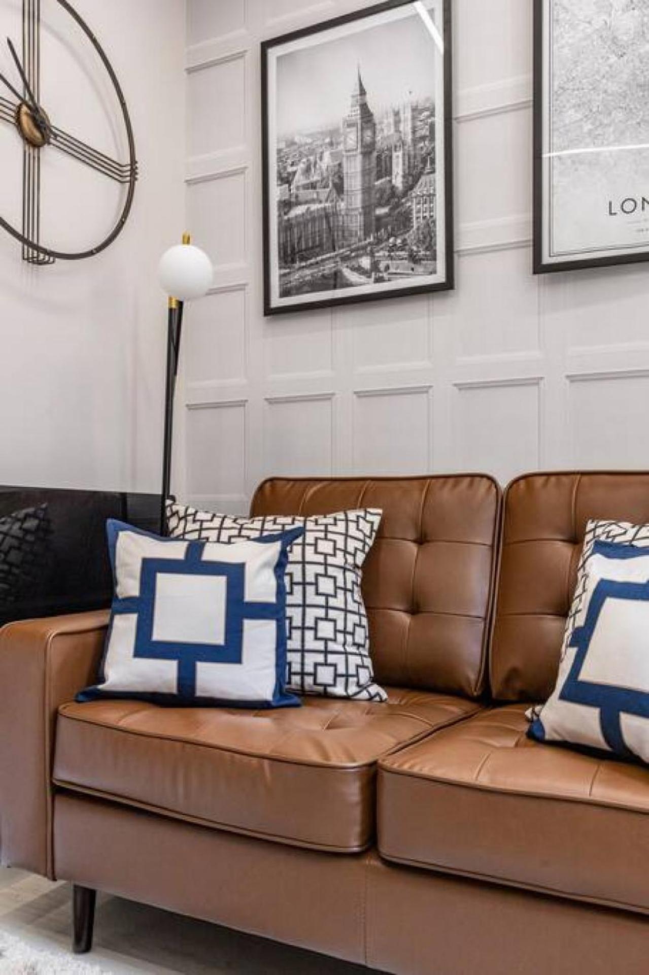 Robins - Brent Cross Apartment *