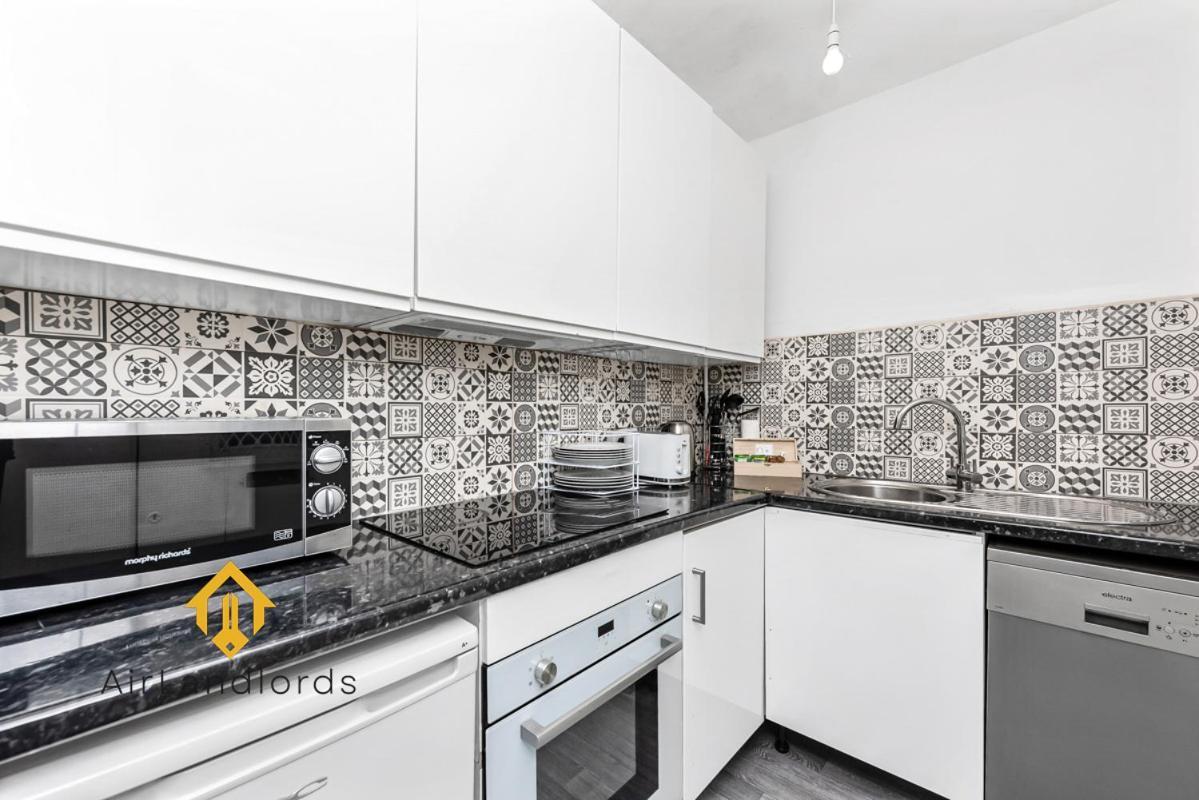 Appartement Fantastic 4 Bedroom In Russell Square Londen