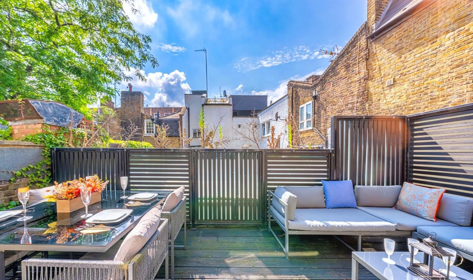 Designer Victorian Flat With Huge Terrace * London