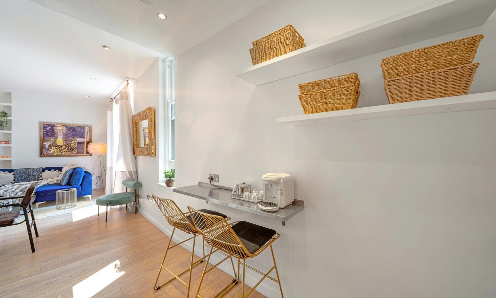 Designer Victorian Flat With Huge Terrace Leilighet