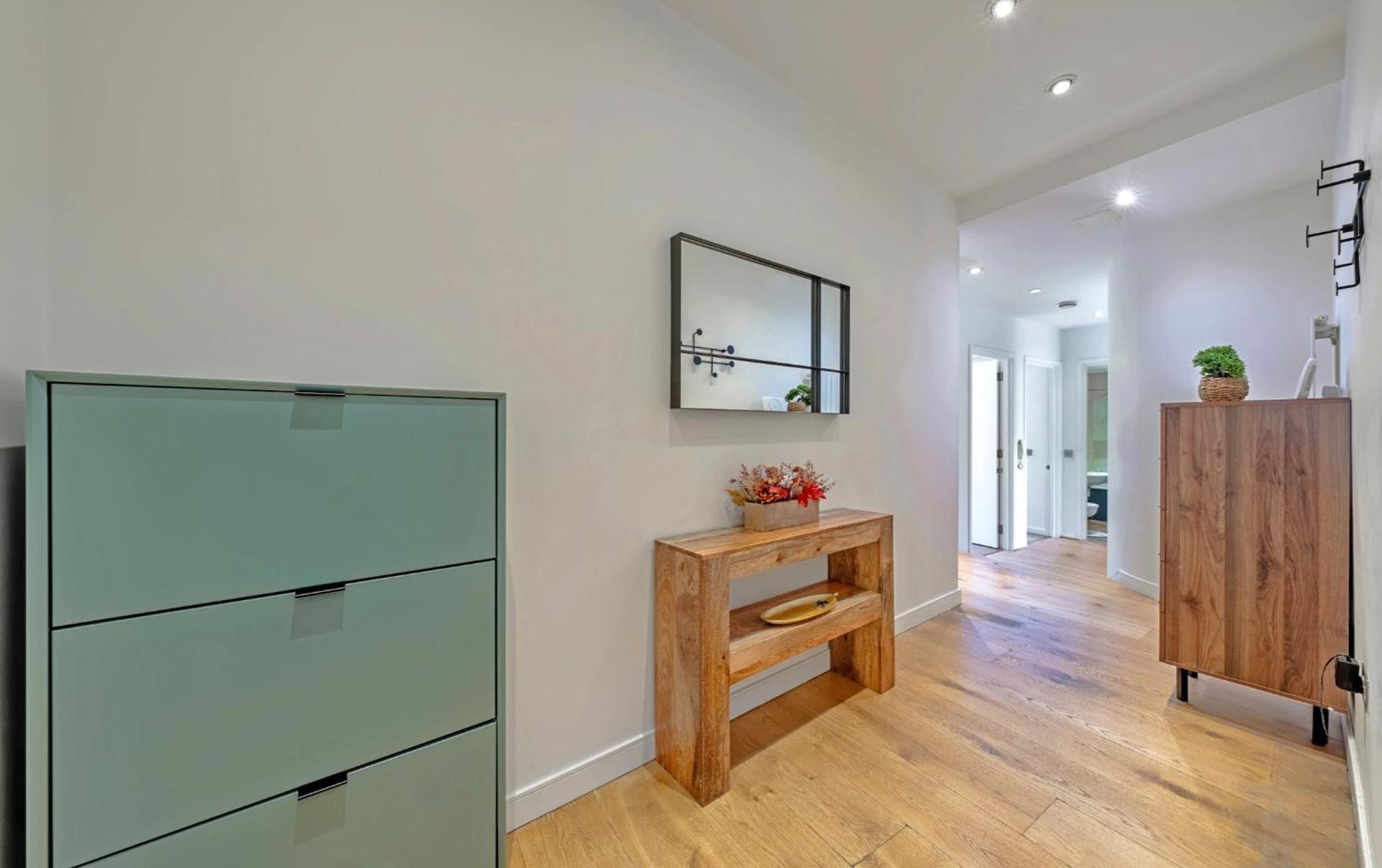 Designer Victorian Flat With Huge Terrace *