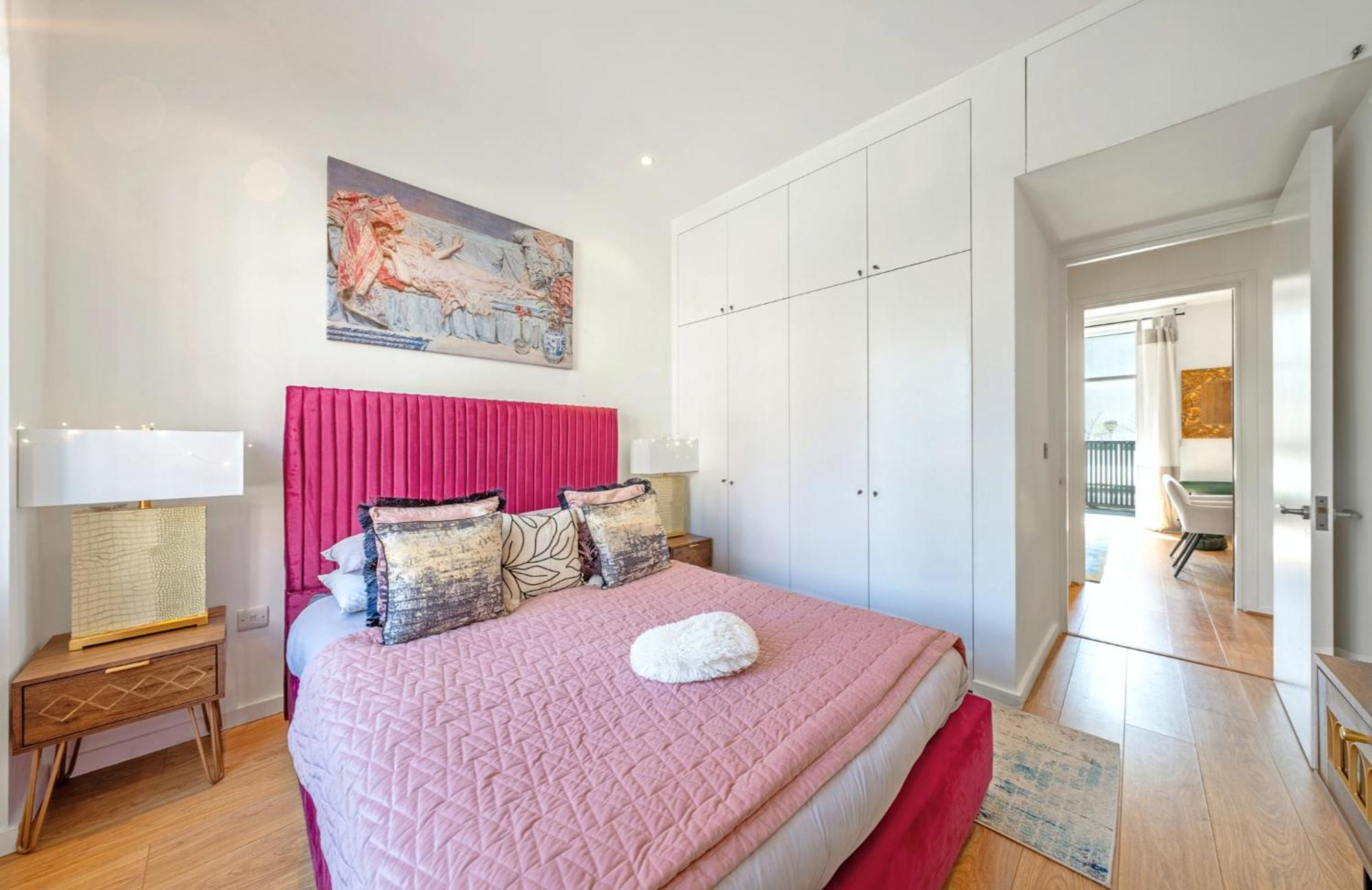Designer Victorian Flat With Huge Terrace *