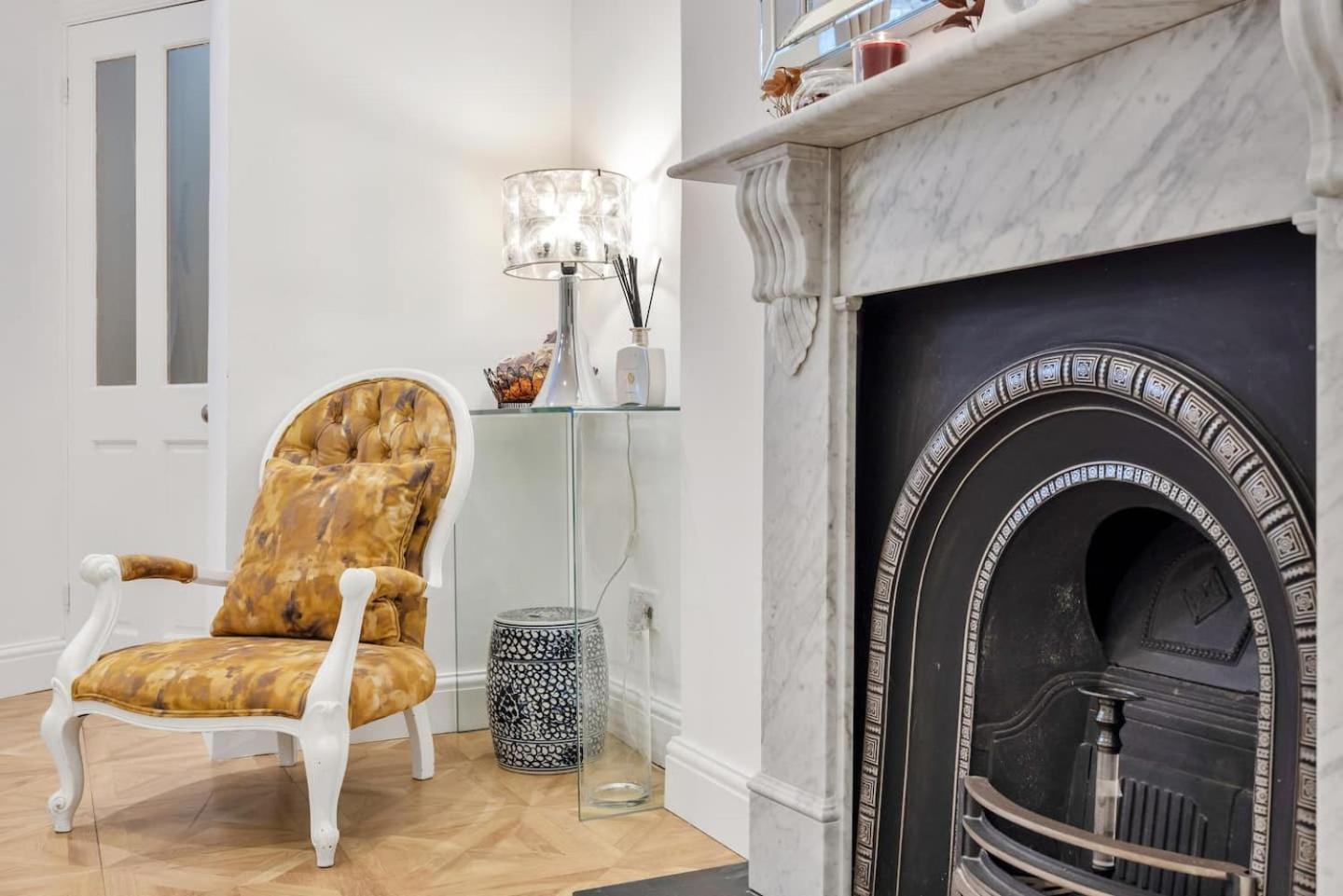 3 Bedroom 2 Bathroom Victorian Flat In Kensington Appartement