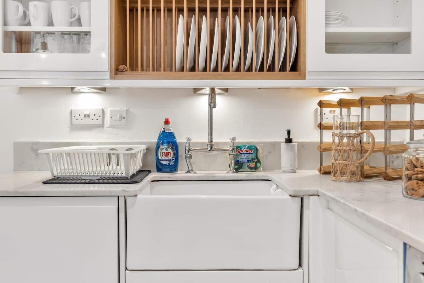 3 Bedroom 2 Bathroom Victorian Flat In Kensington *