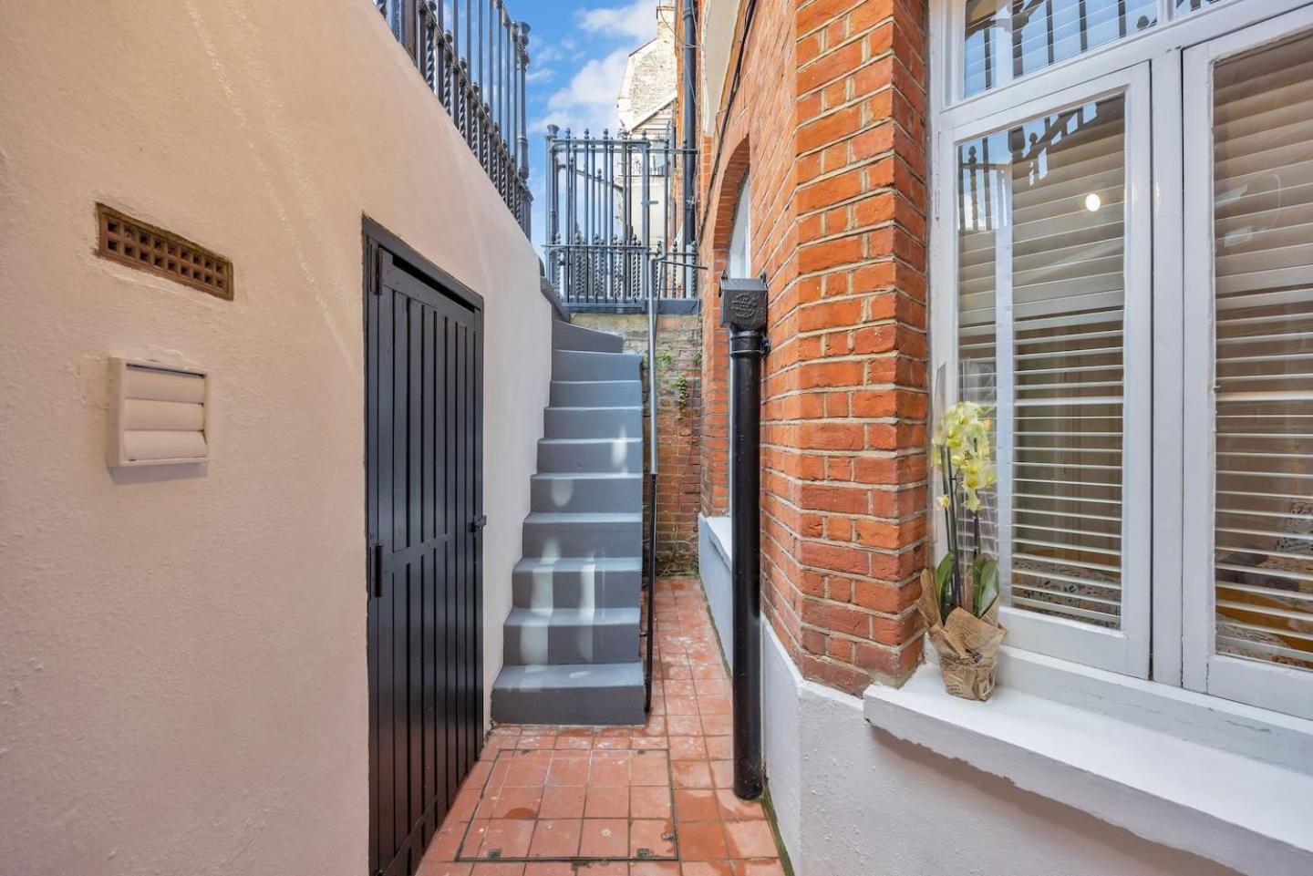 3 Bedroom 2 Bathroom Victorian Flat In Kensington Londen