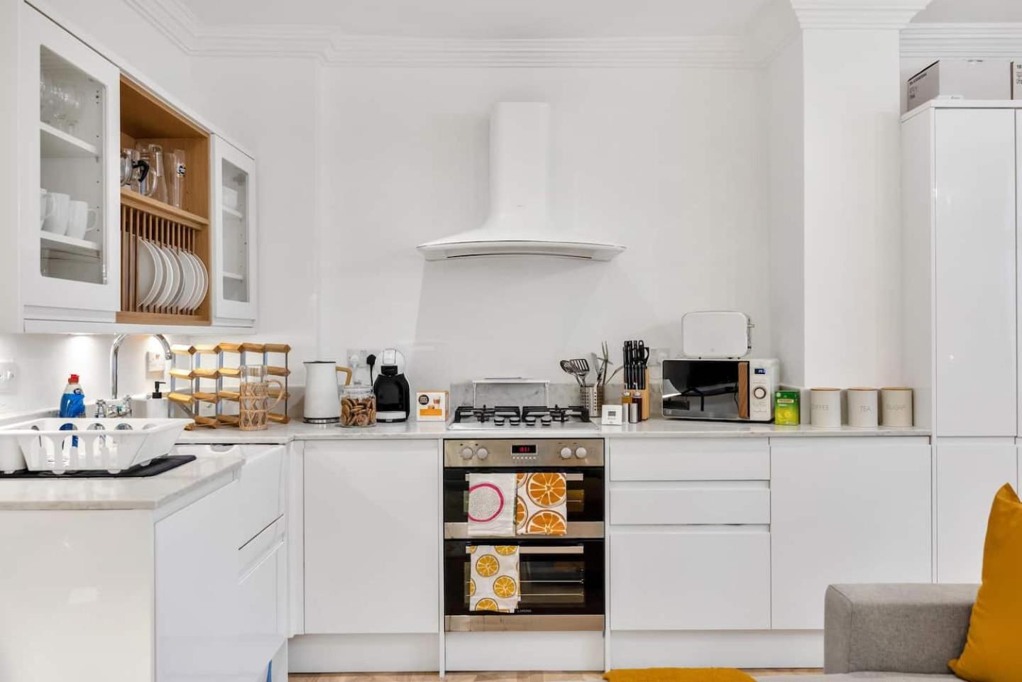 3 Bedroom 2 Bathroom Victorian Flat In Kensington * Londen