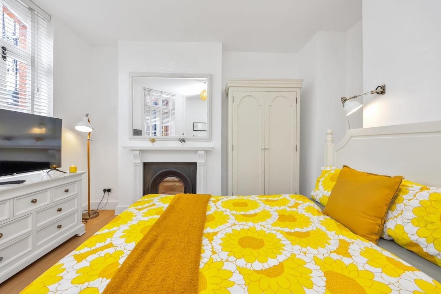 3 Bedroom 2 Bathroom Victorian Flat In Kensington * Londen