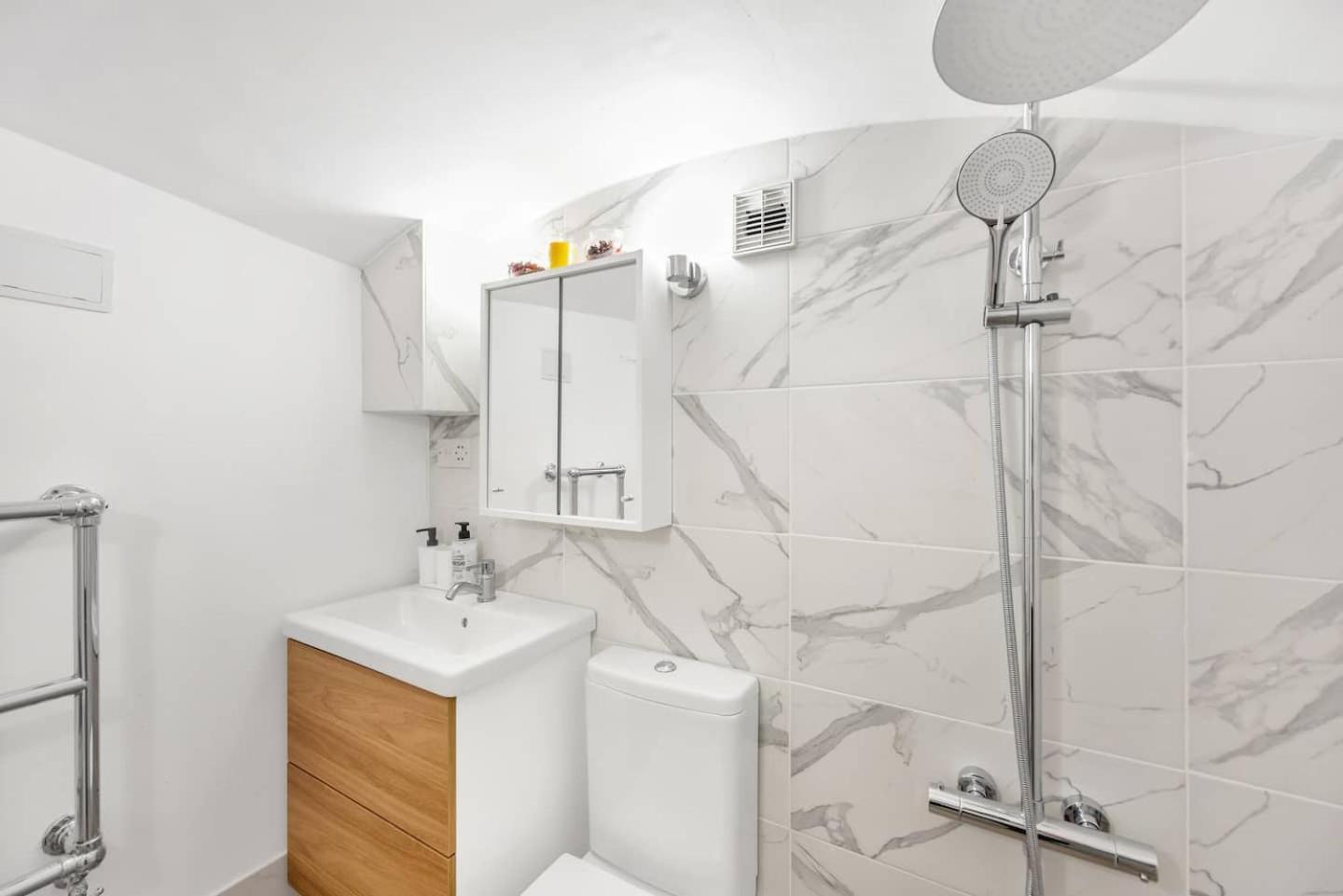 Appartement 3 Bedroom 2 Bathroom Victorian Flat In Kensington *