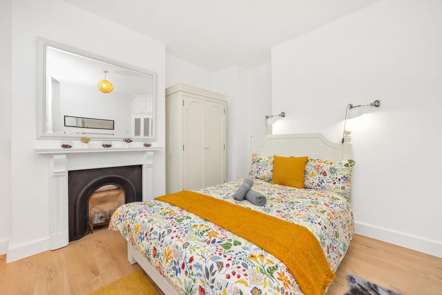 3 Bedroom 2 Bathroom Victorian Flat In Kensington