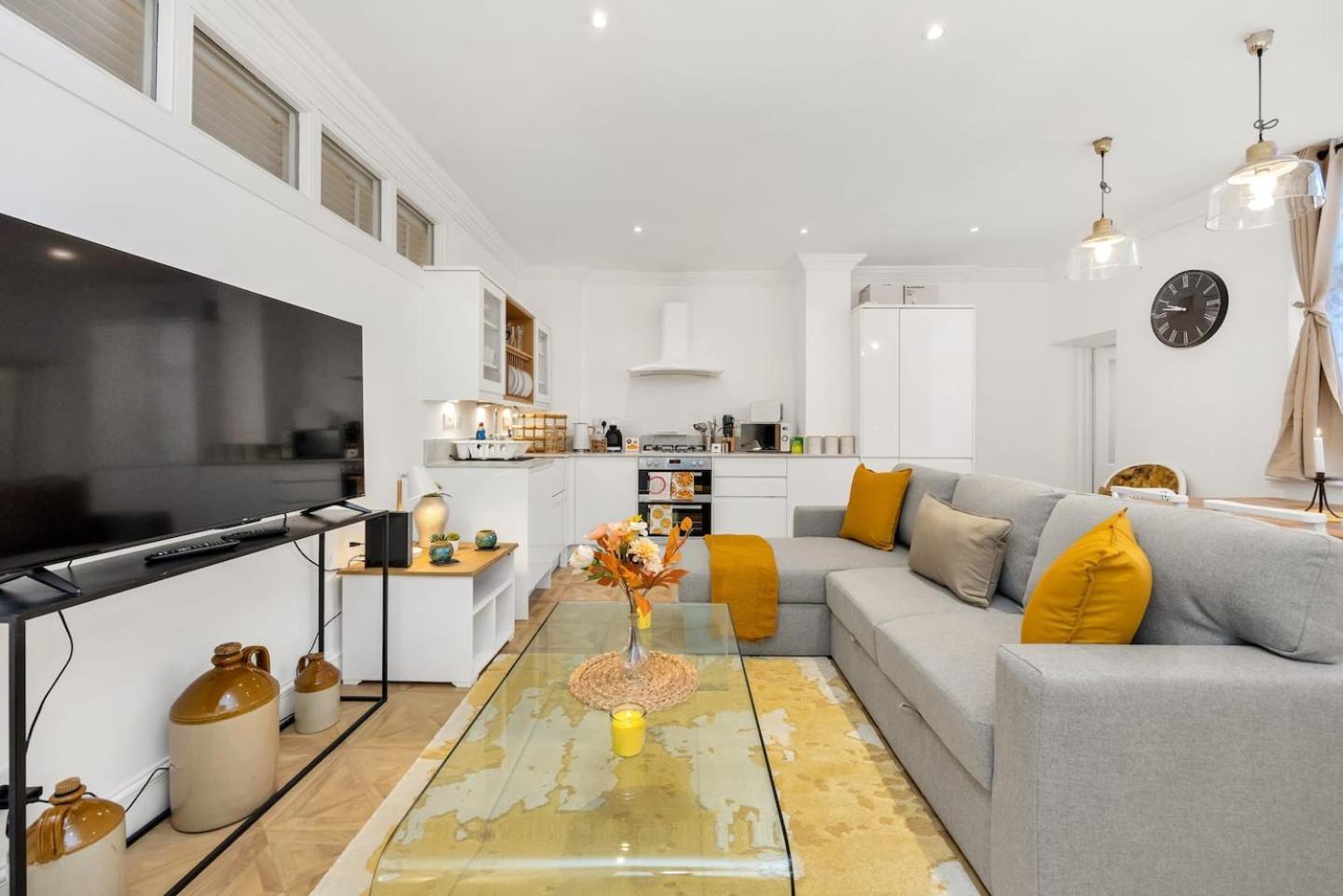 Appartement 3 Bedroom 2 Bathroom Victorian Flat In Kensington *