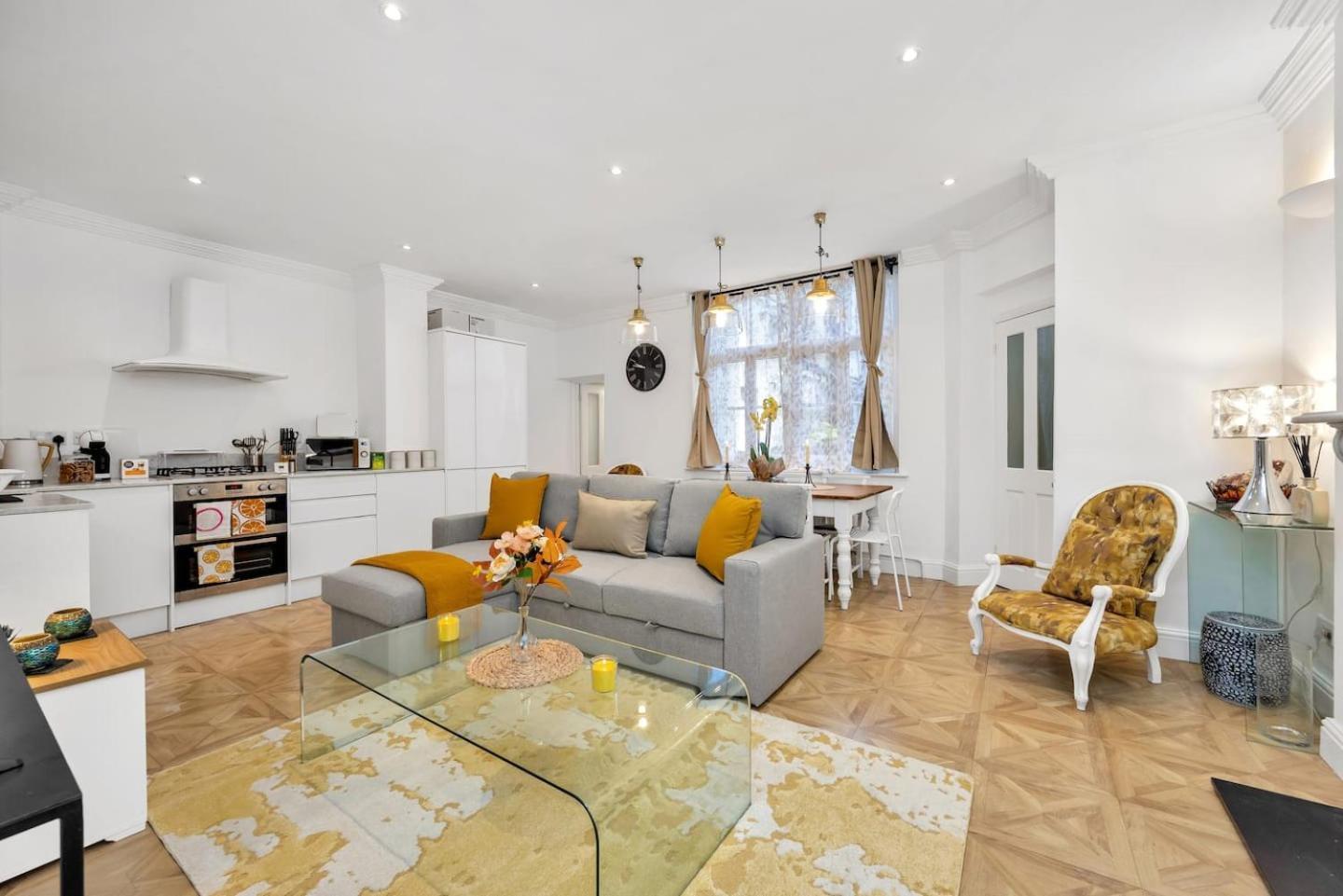 3 Bedroom 2 Bathroom Victorian Flat In Kensington Appartement Londen