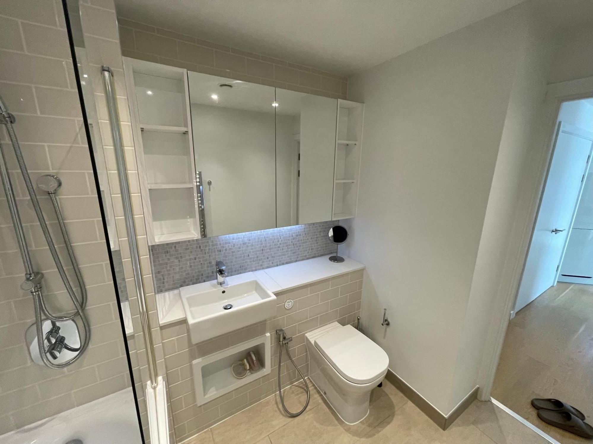 Luxury Apartment *