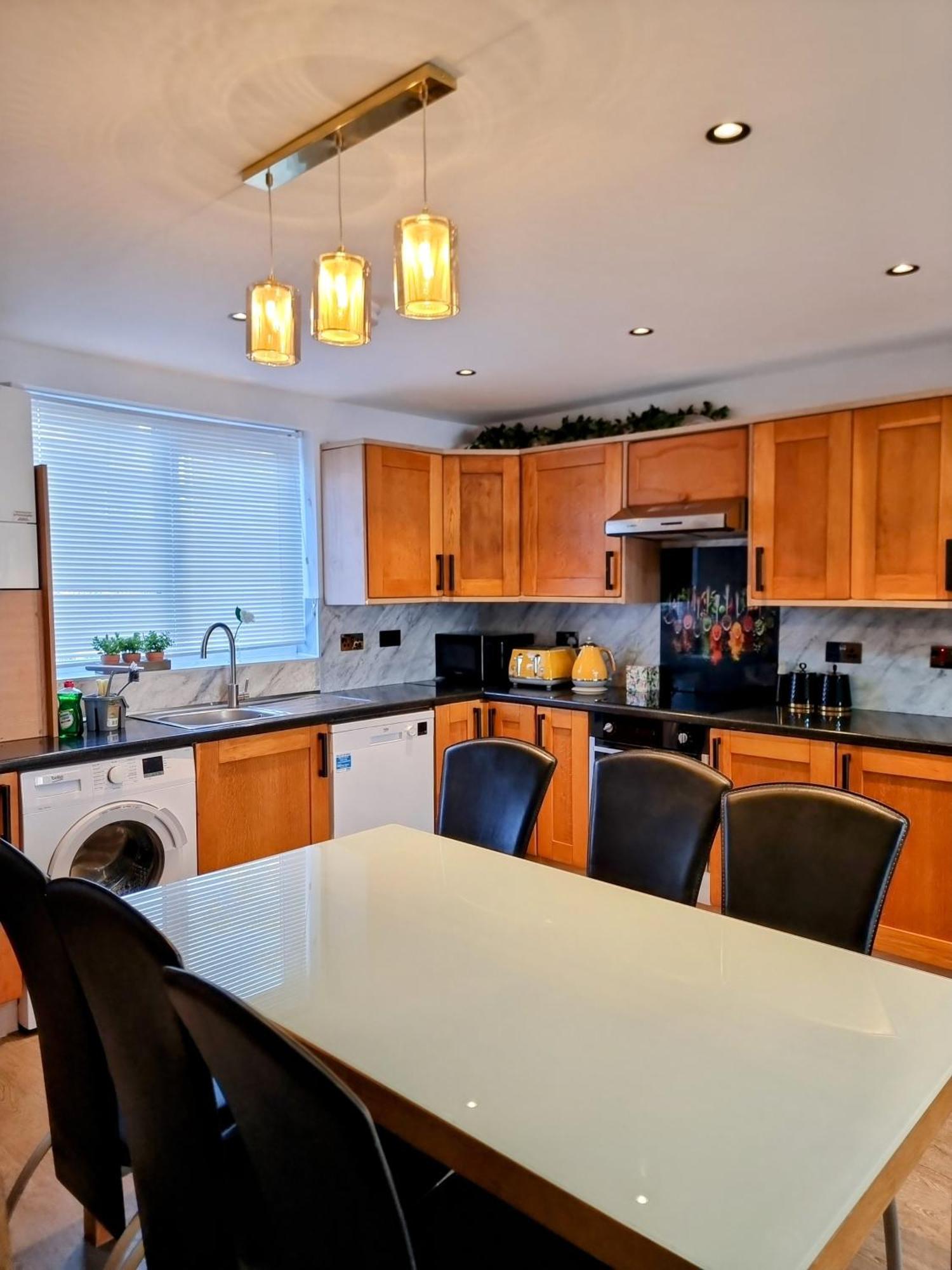 2 Bed Entire House In London Easy Acces To London Holiday home