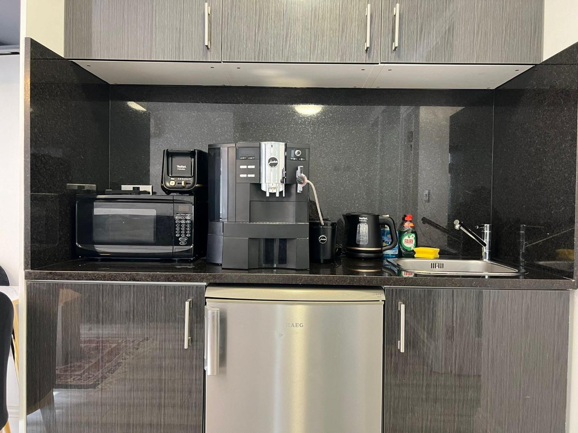 Modern Comfort One Bed Flat In Golders Apartment *