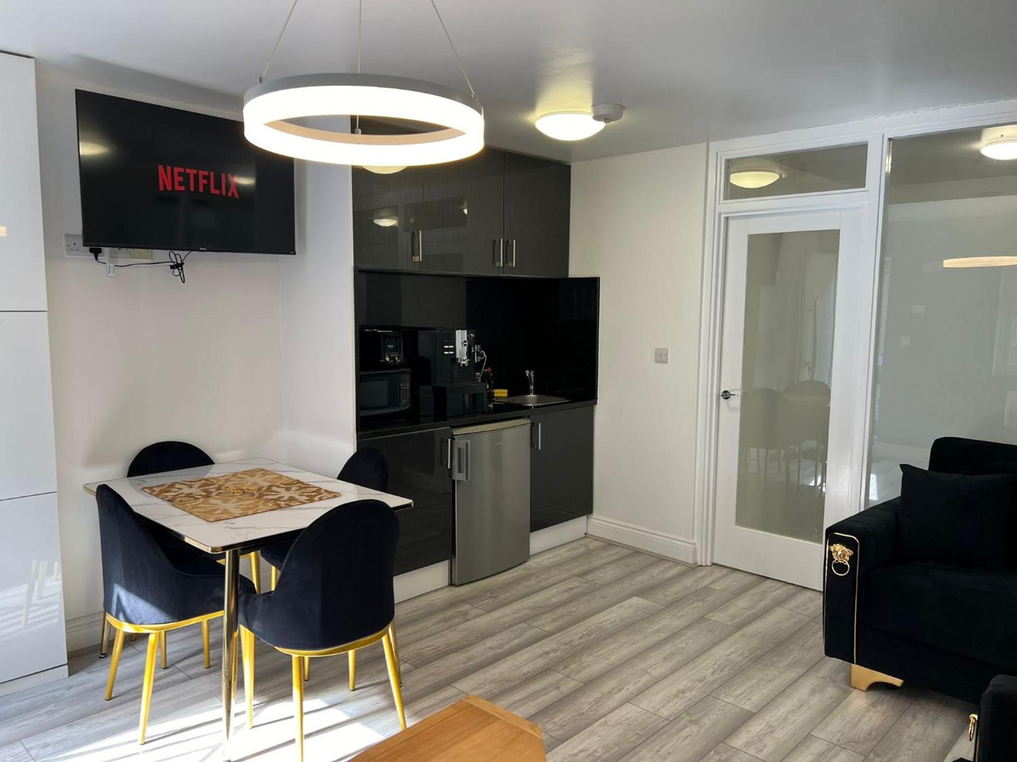 Modern Comfort One Bed Flat In Golders Apartment *