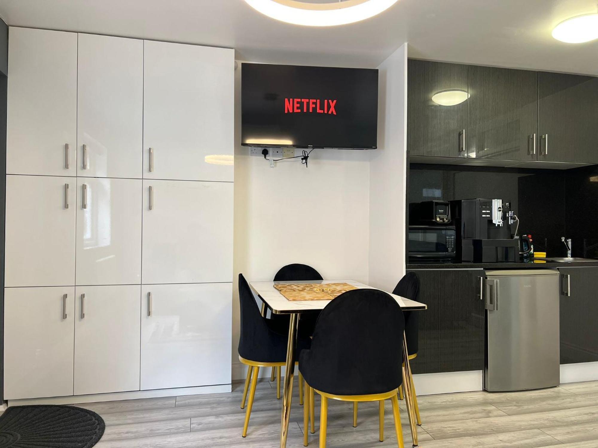 Modern Comfort One Bed Flat In Golders Apartment London