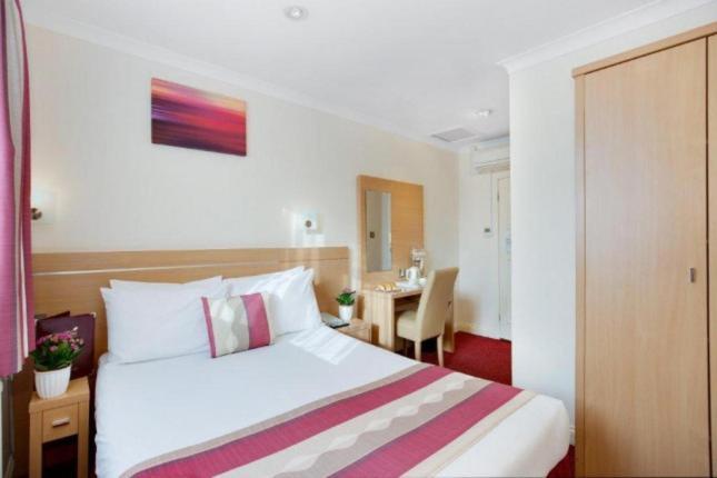 Hotel Queens Park Premier Hyde Park