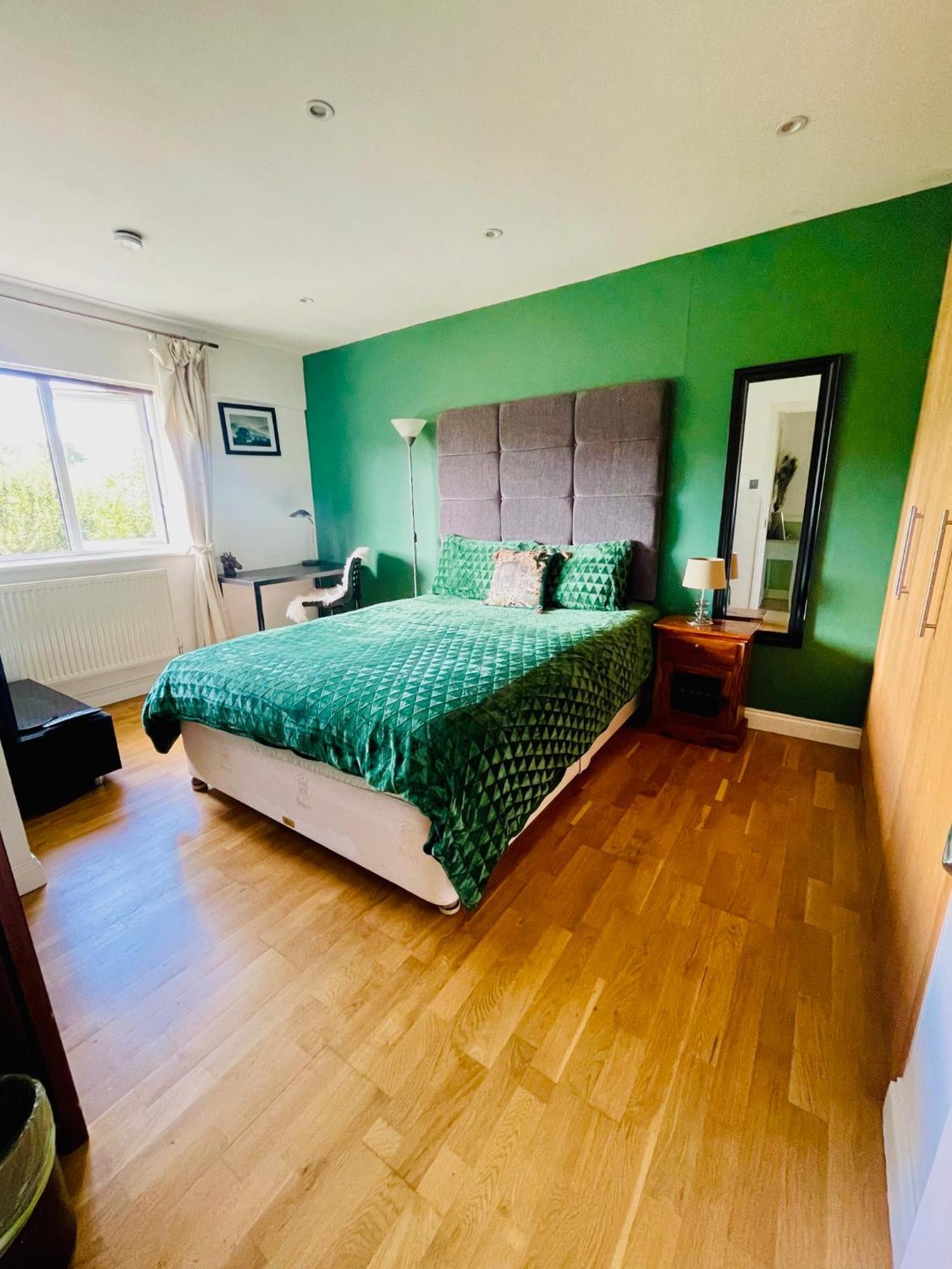 Privat overnatting Modern And Chic With Beautiful Landscape Views