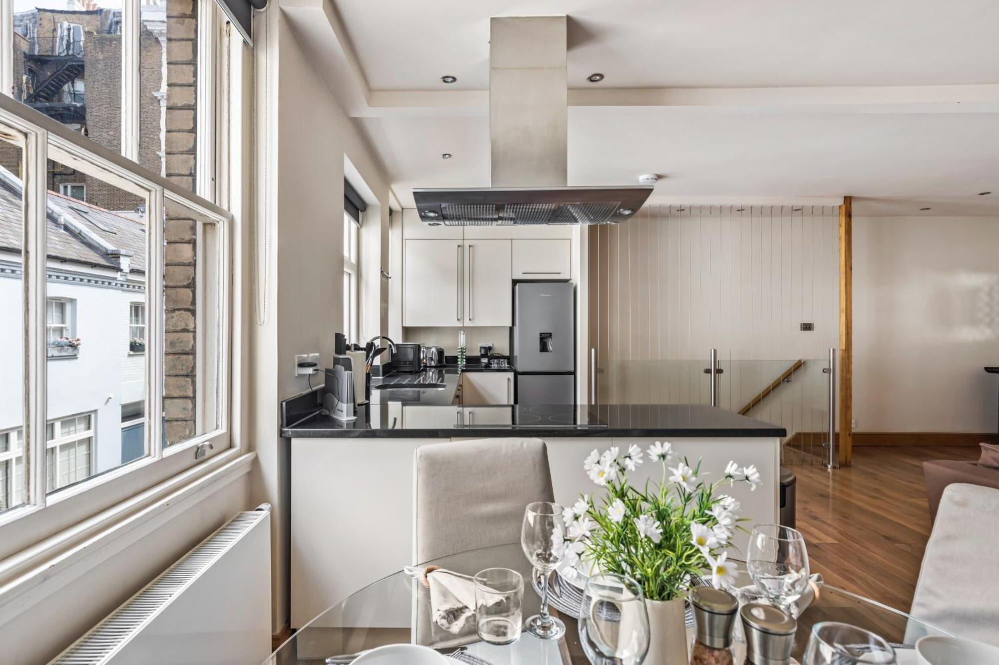 Enchanting Hideaway - La Reserve South Kensington *