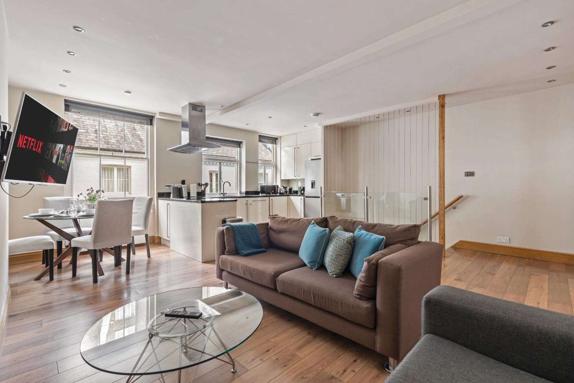 Enchanting Hideaway - La Reserve South Kensington Apartment *