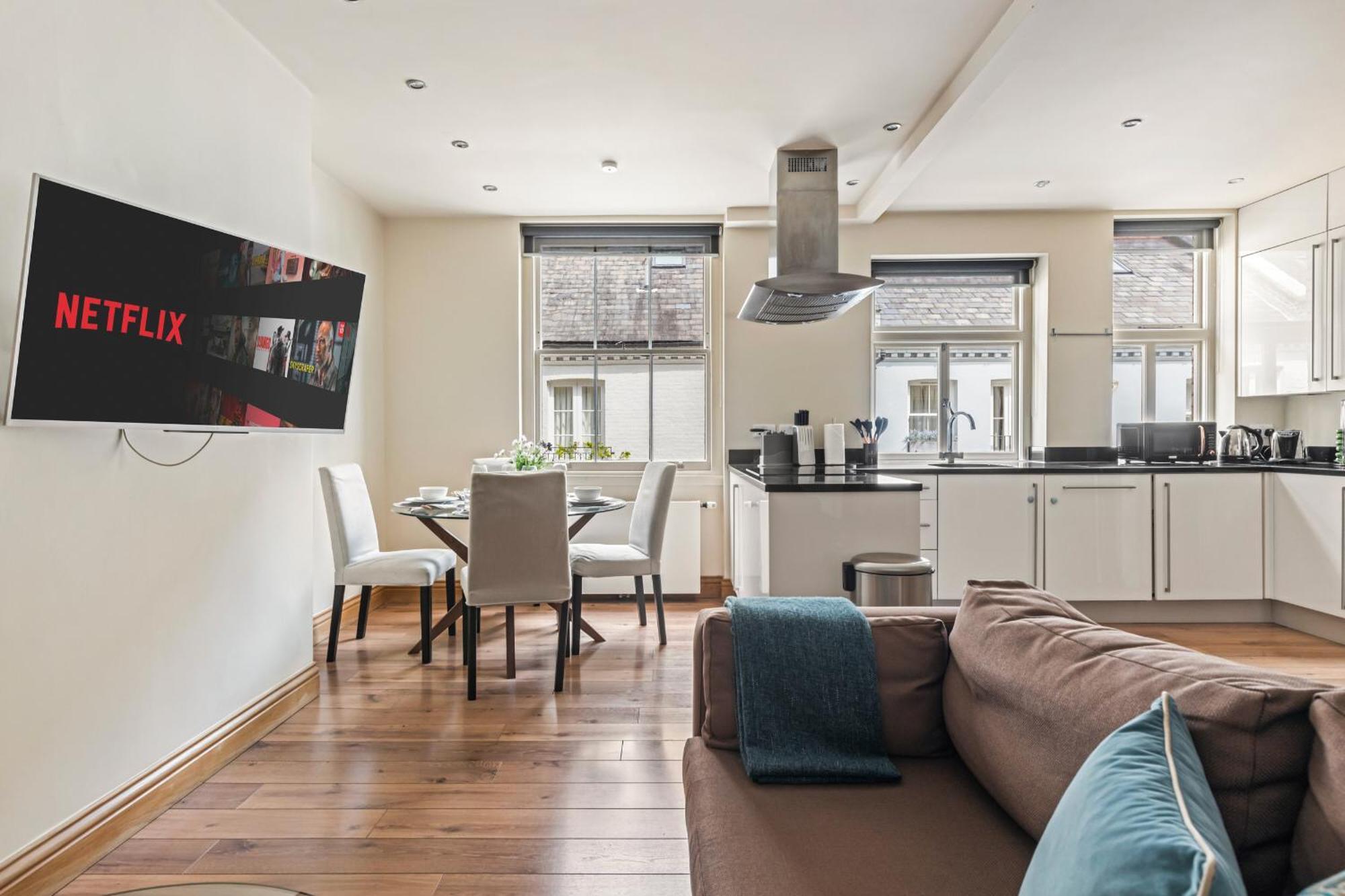 Enchanting Hideaway - La Reserve South Kensington Apartment