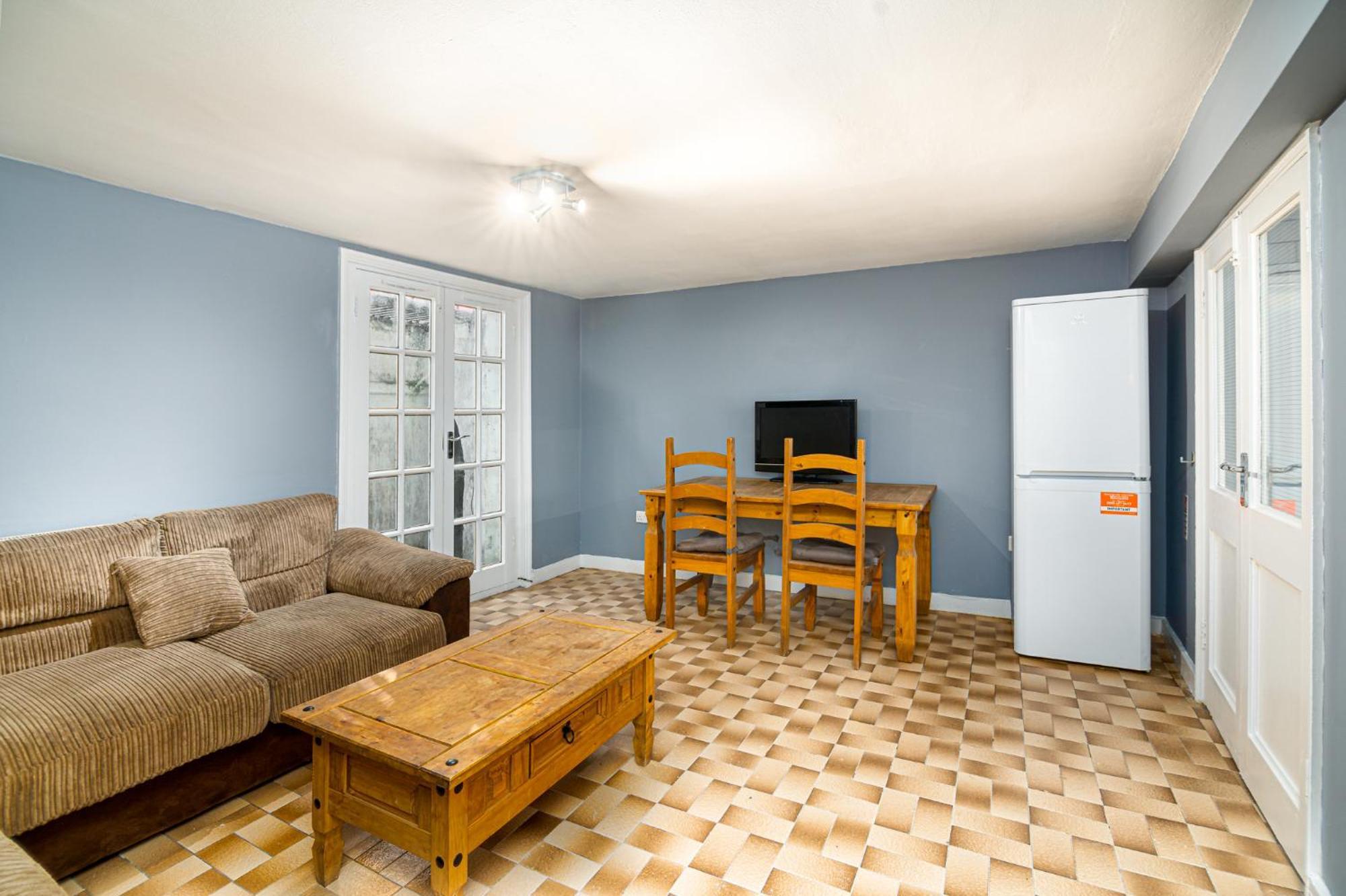 Beautiful House New Refurbished Pensión Londres