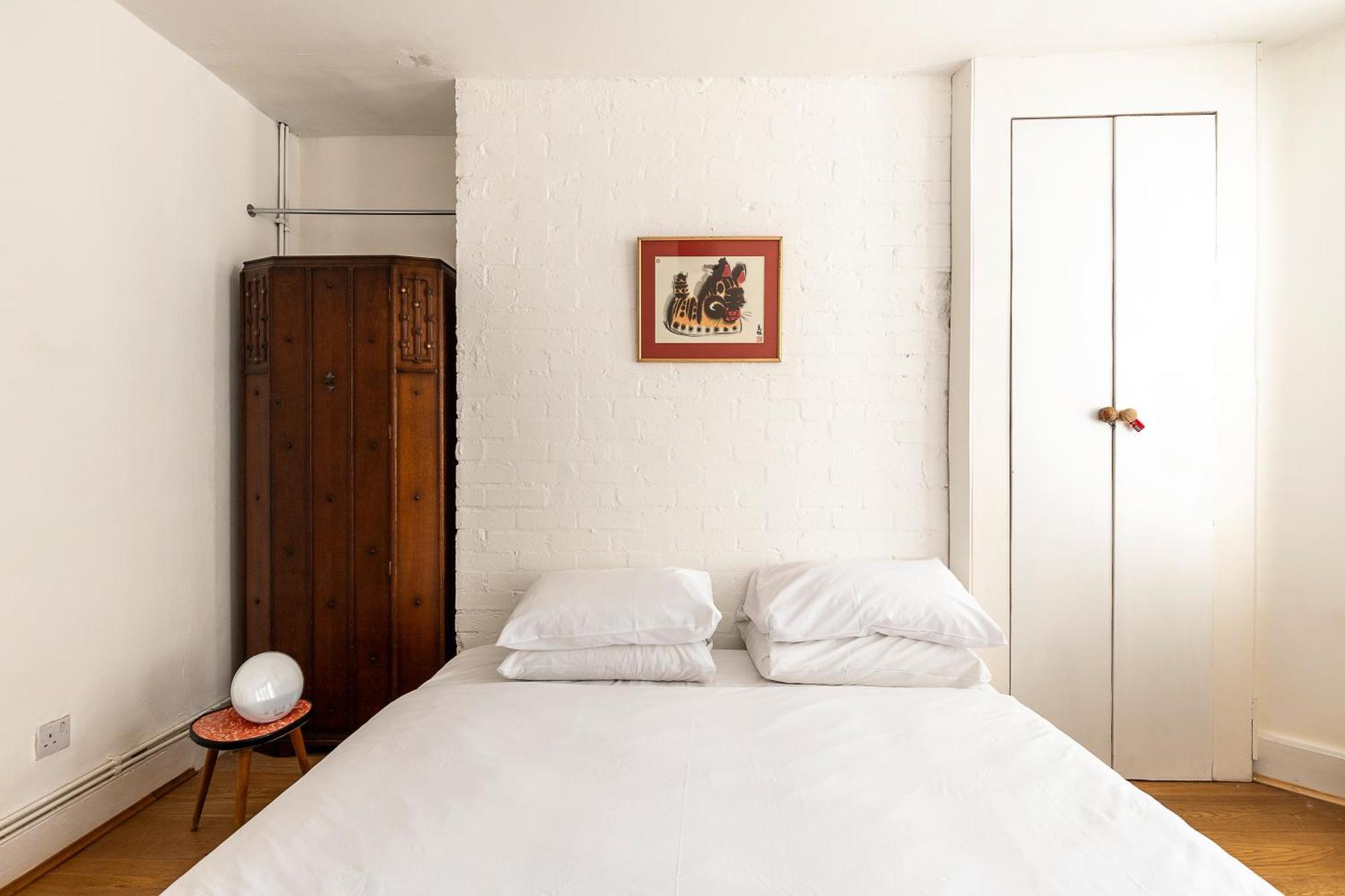 Retro Charm And Modern Comforts Appartement Londen
