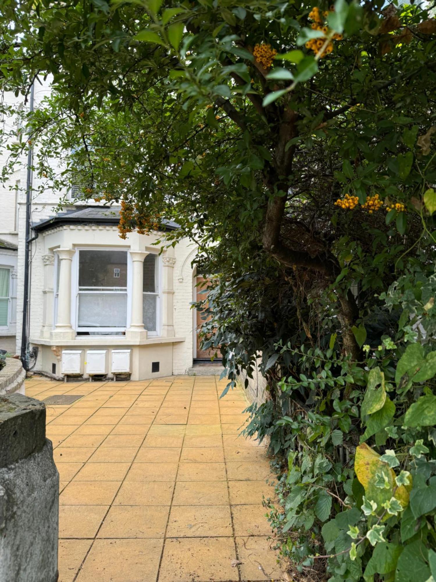 A Beautiful With A Private Garden Accommodatie bij particulieren *