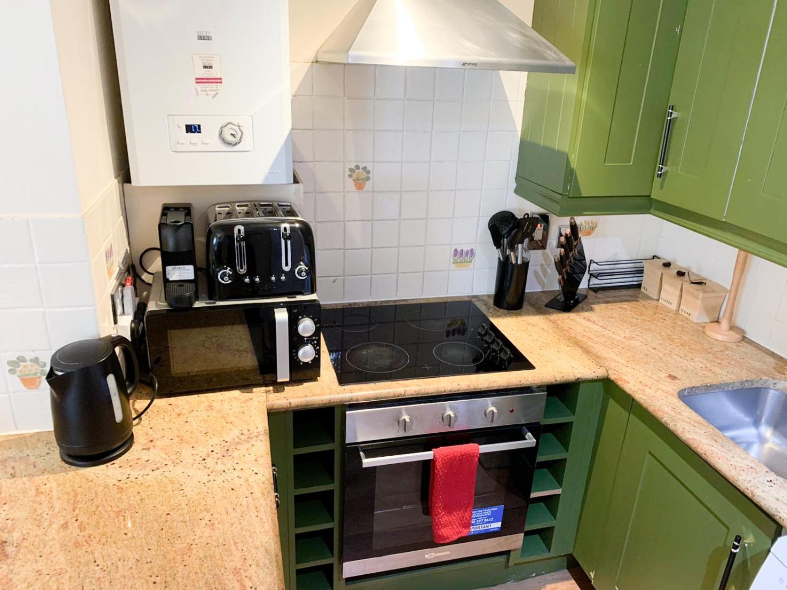 Lovely 1 Bedroom Flat In West Kensington London, Shepherd's Bush Apartment *