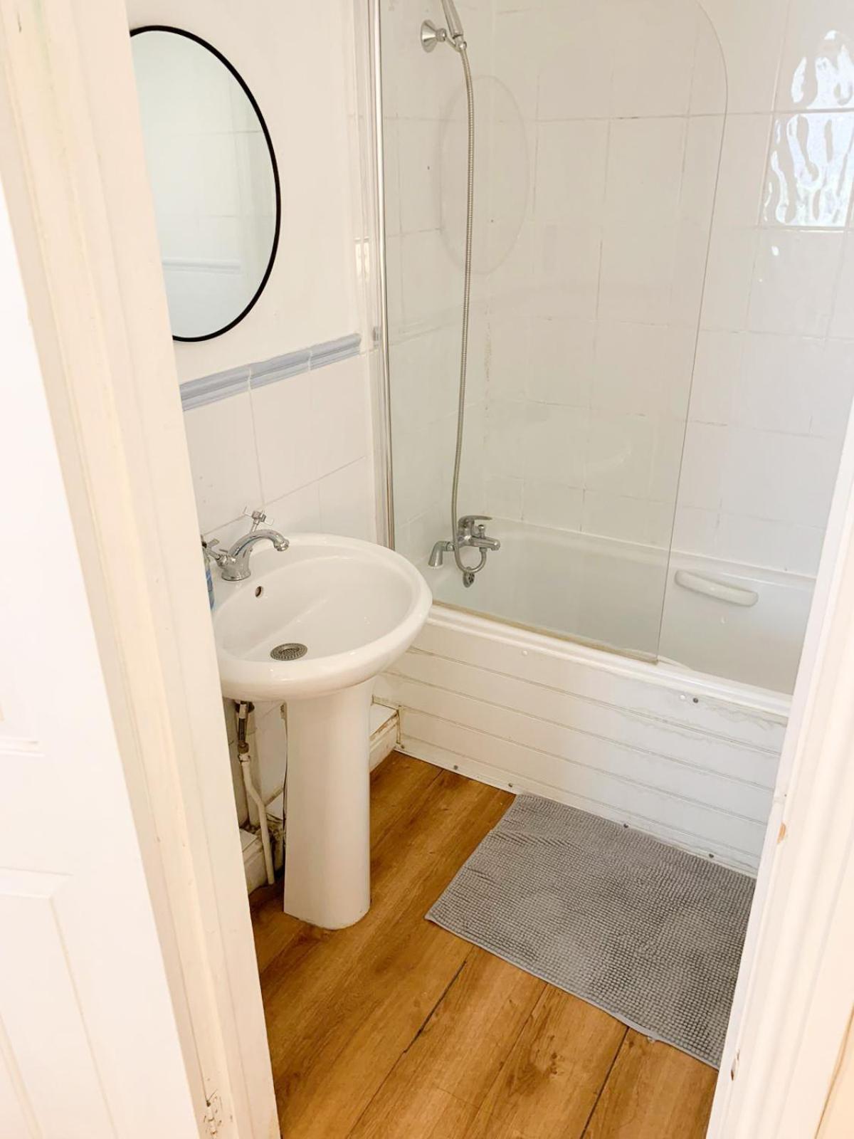 Lovely 1 Bedroom Flat In West Kensington London, Shepherd's Bush Apartment *