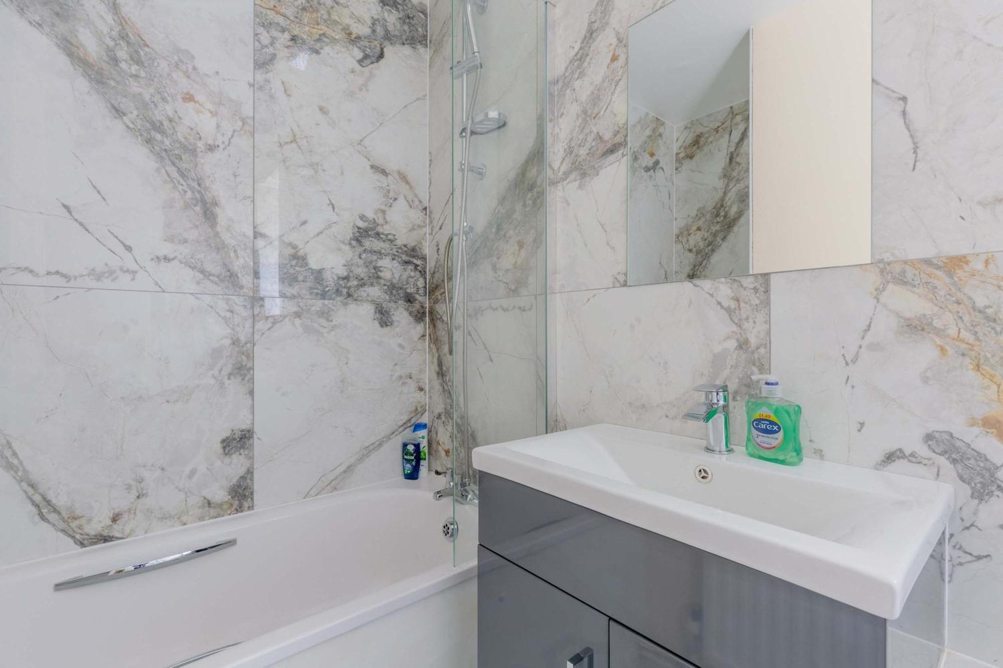 Stylish 1bd Flat Near Iconic Landmarks Apartment