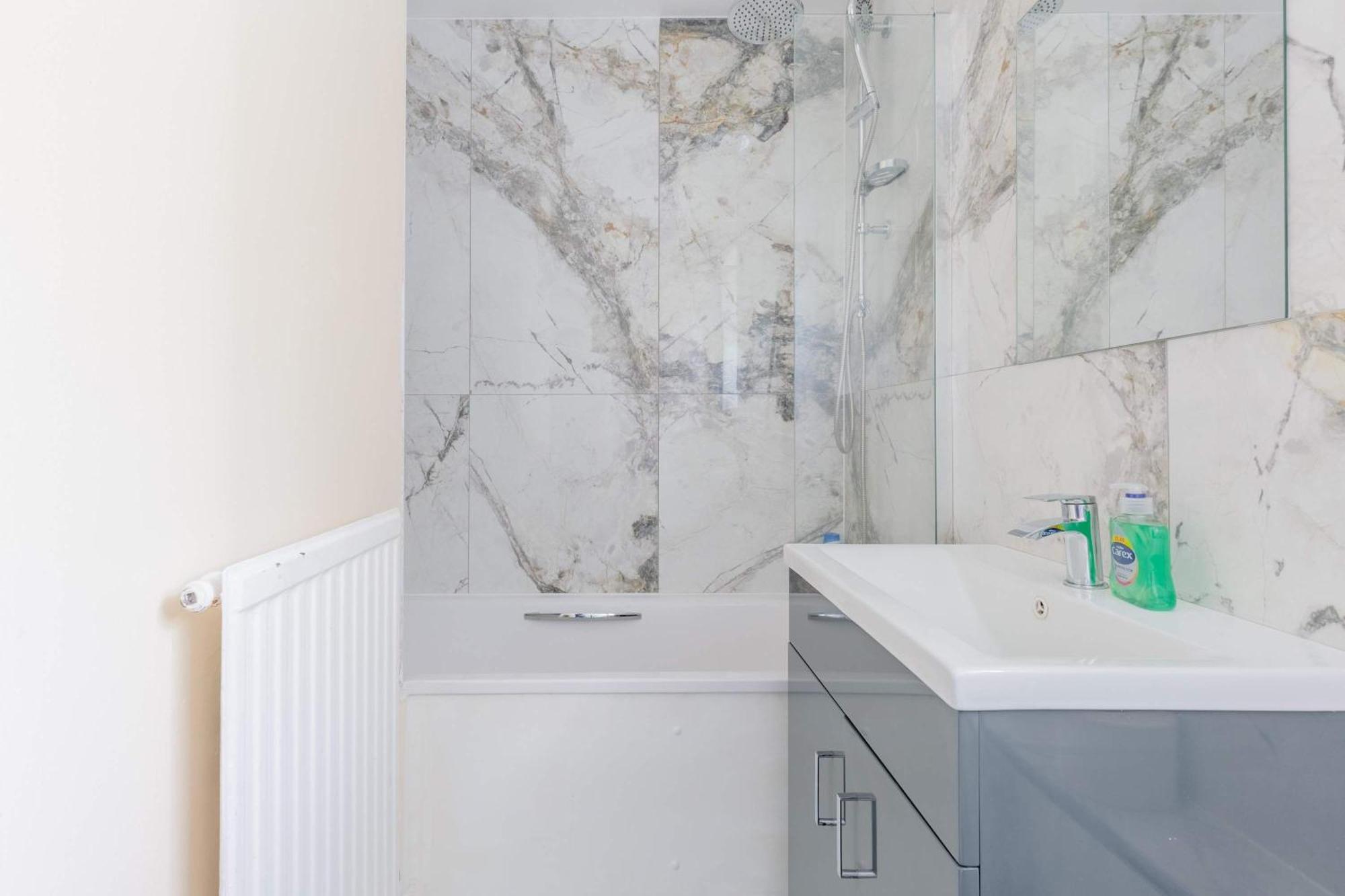 Stylish 1bd Flat Near Iconic Landmarks Apartment *