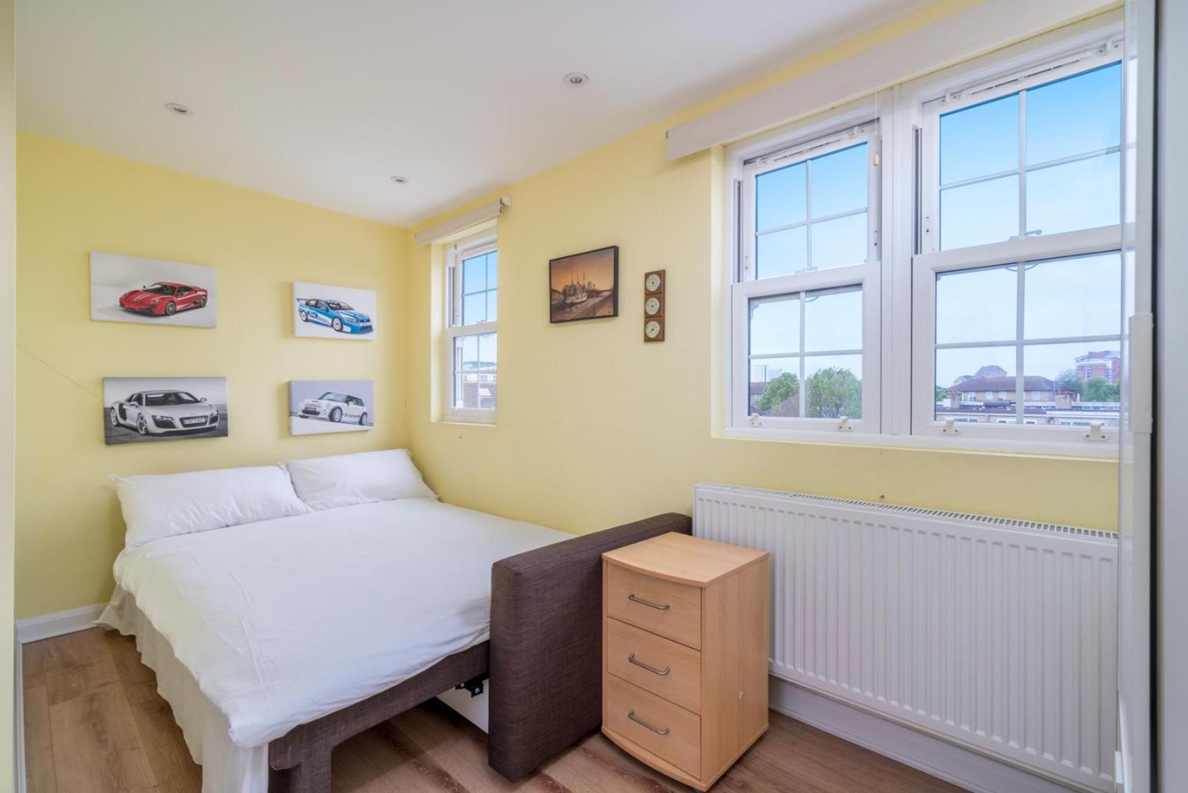 Urban Escape - Spacious 3-bedroom Close To Canary Wharf Holiday home *