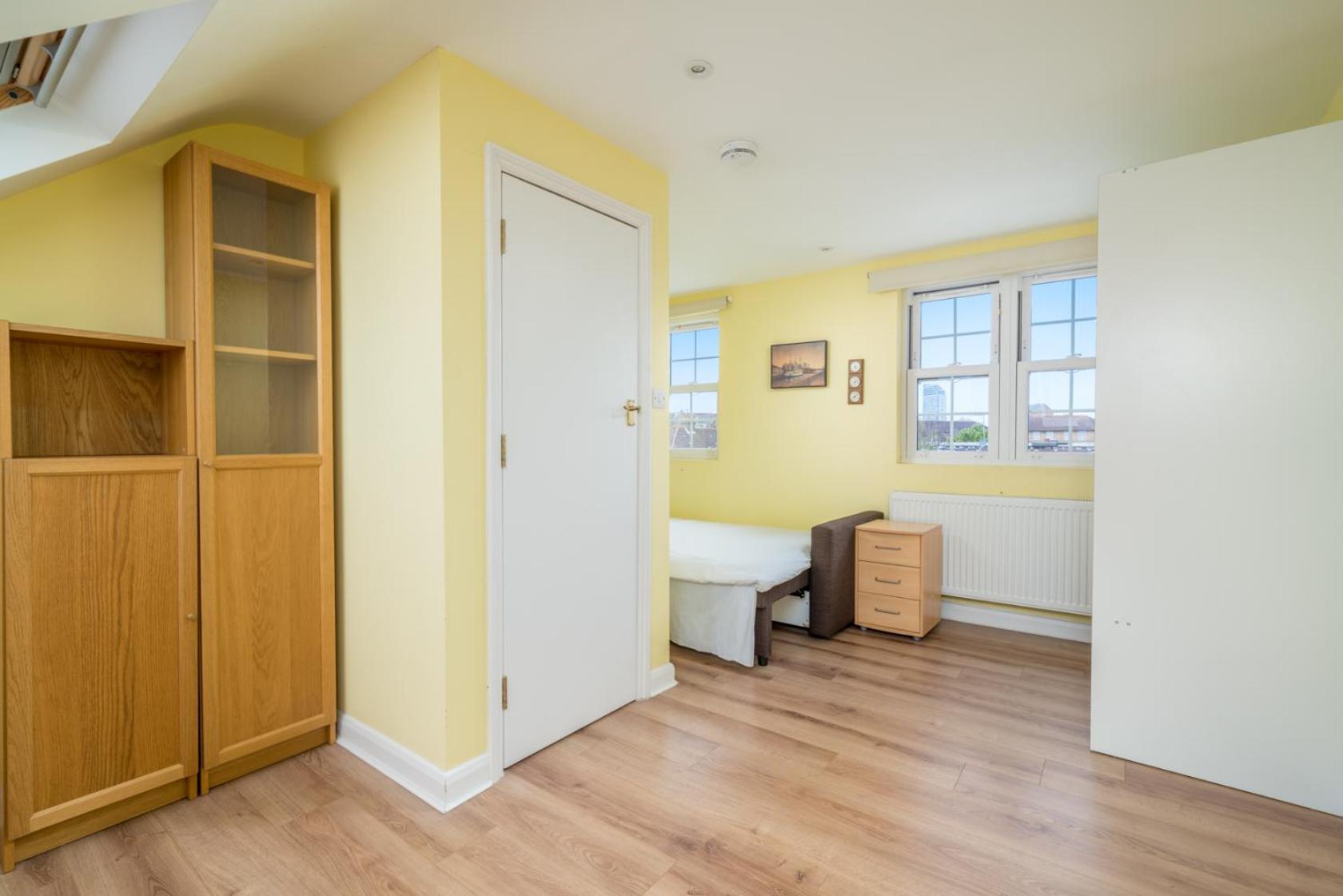 Urban Escape - Spacious 3-bedroom Close To Canary Wharf Holiday home